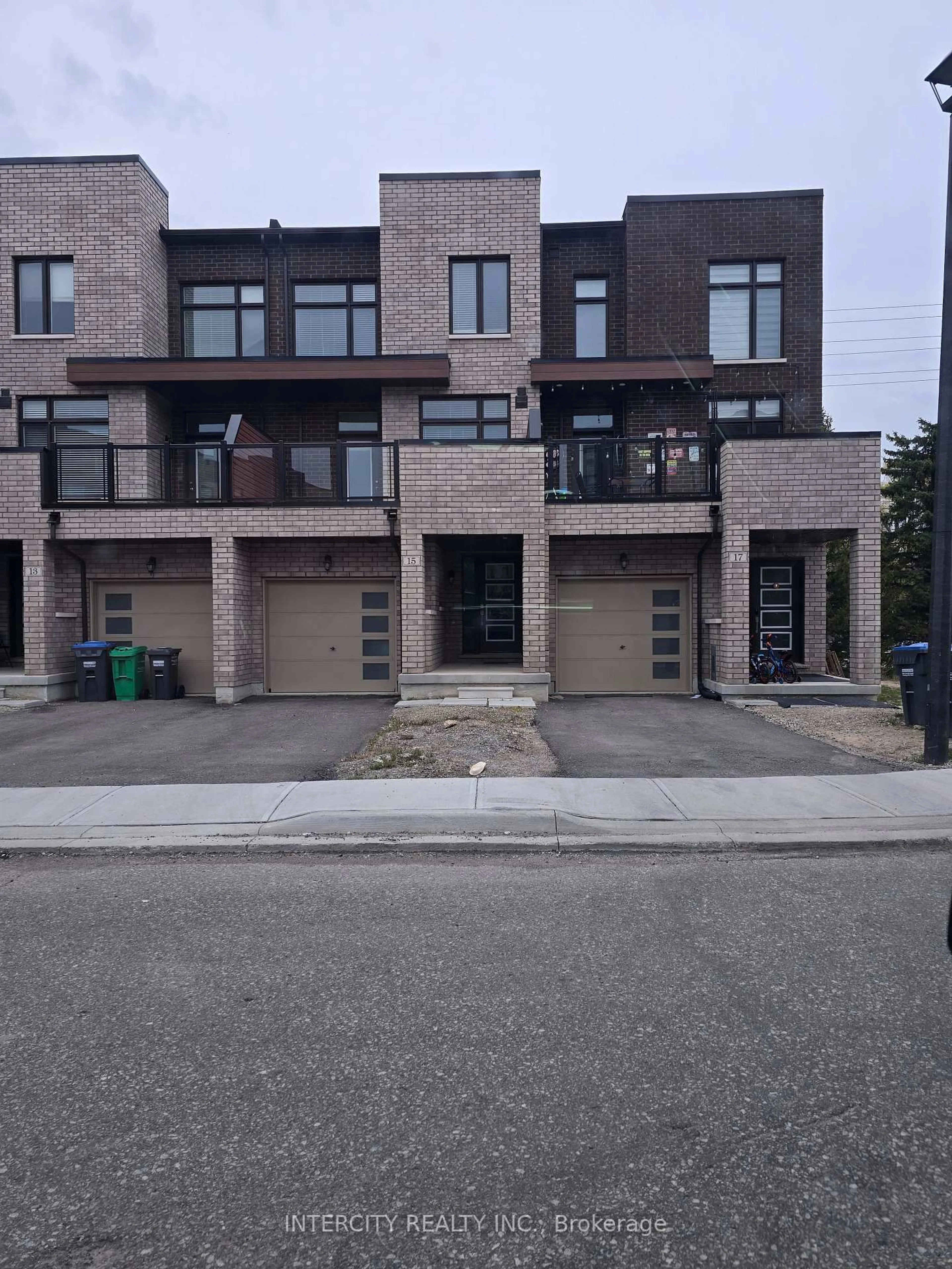 Home with brick exterior material, unknown for 15 Queenpost Dr, Brampton Ontario L6Y 6L2