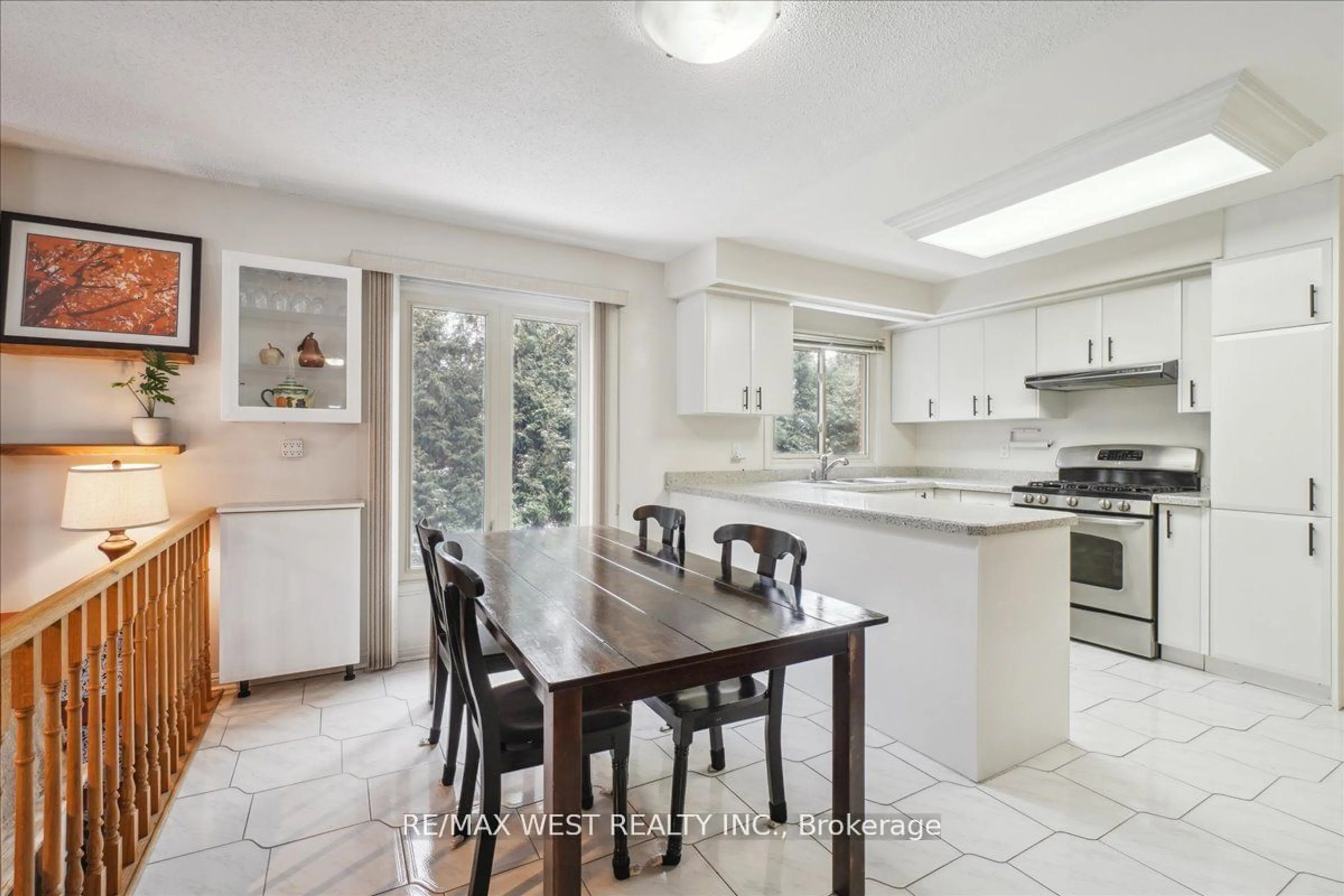 Open concept kitchen, ceramic/tile floor for 40 Boreham Circ, Brampton Ontario L6Z 1T4