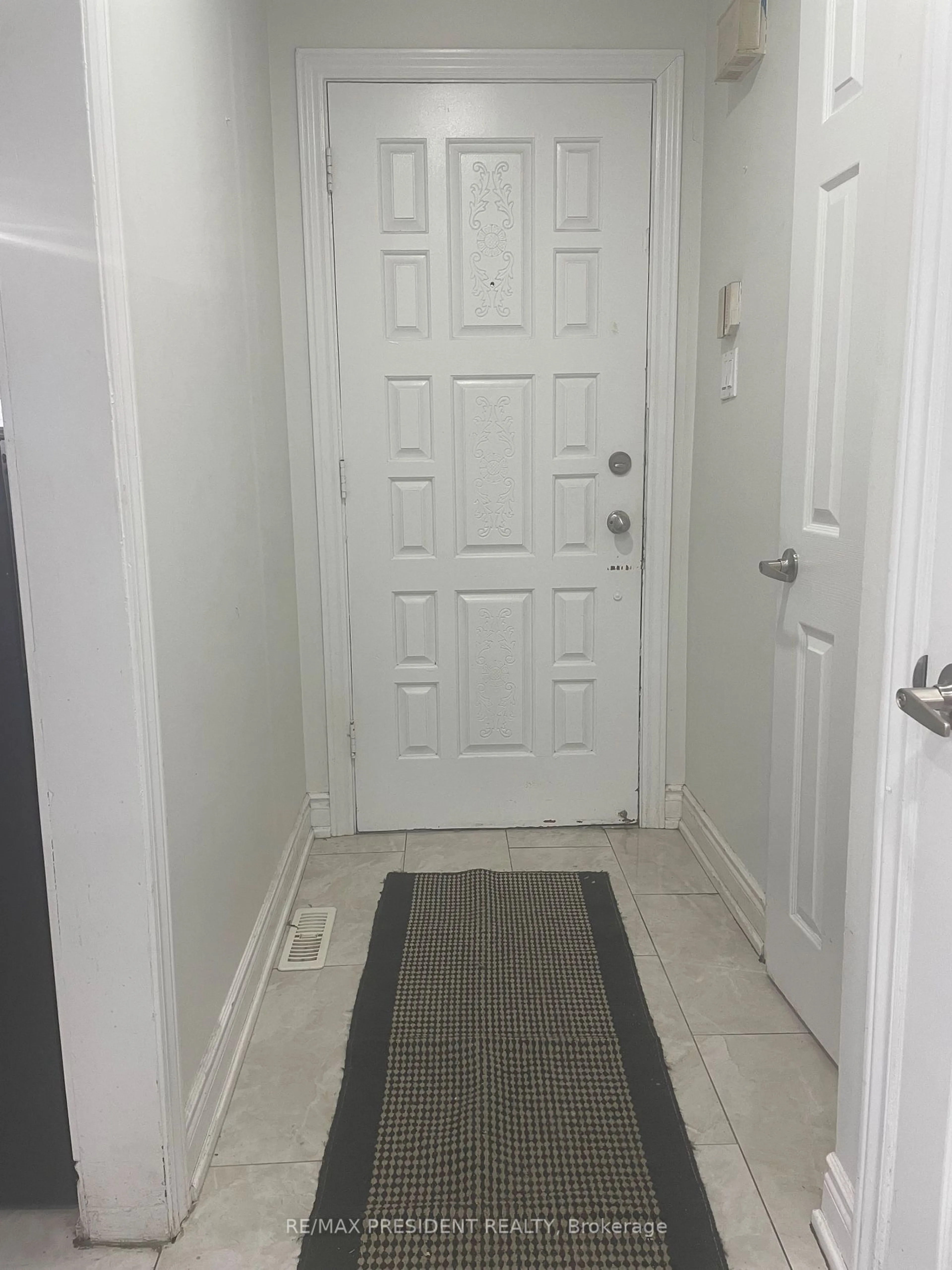 Indoor entryway for 16 Litchfield Crt #115, Toronto Ontario M9V 2A8