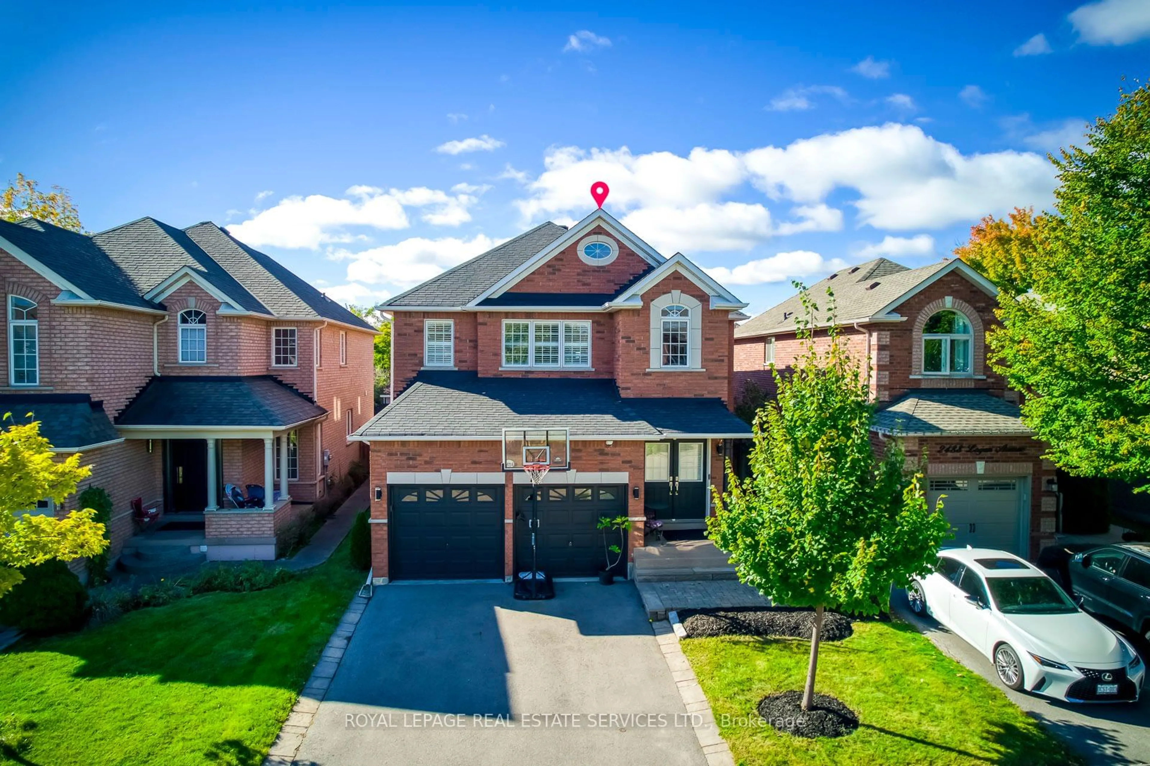 A pic from outside/outdoor area/front of a property/back of a property/a pic from drone, street for 2484 Logan Ave, Oakville Ontario L6H 6S1