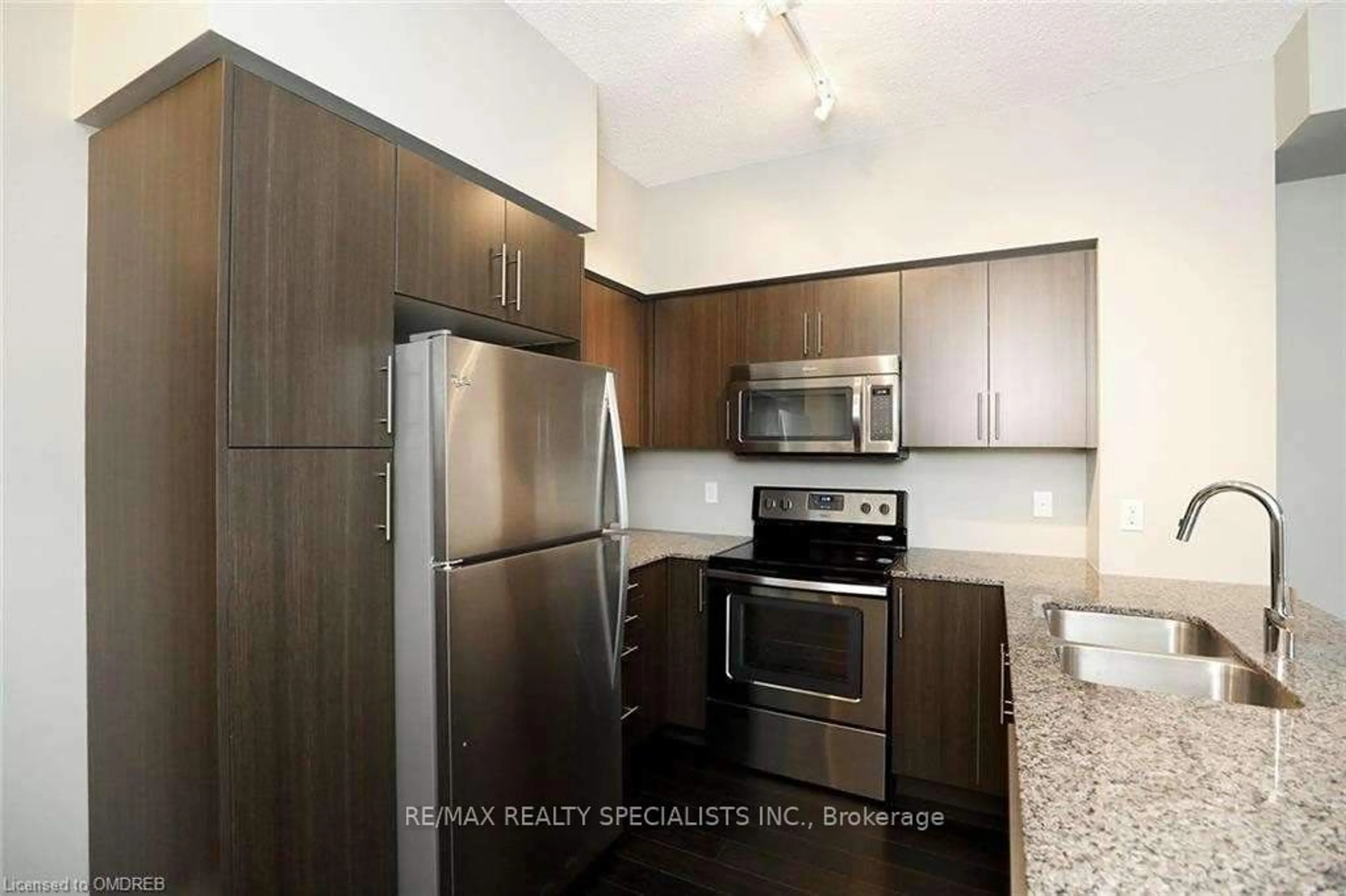 Standard kitchen, unknown for 65 Speers Rd #1704, Oakville Ontario L6K 2E5