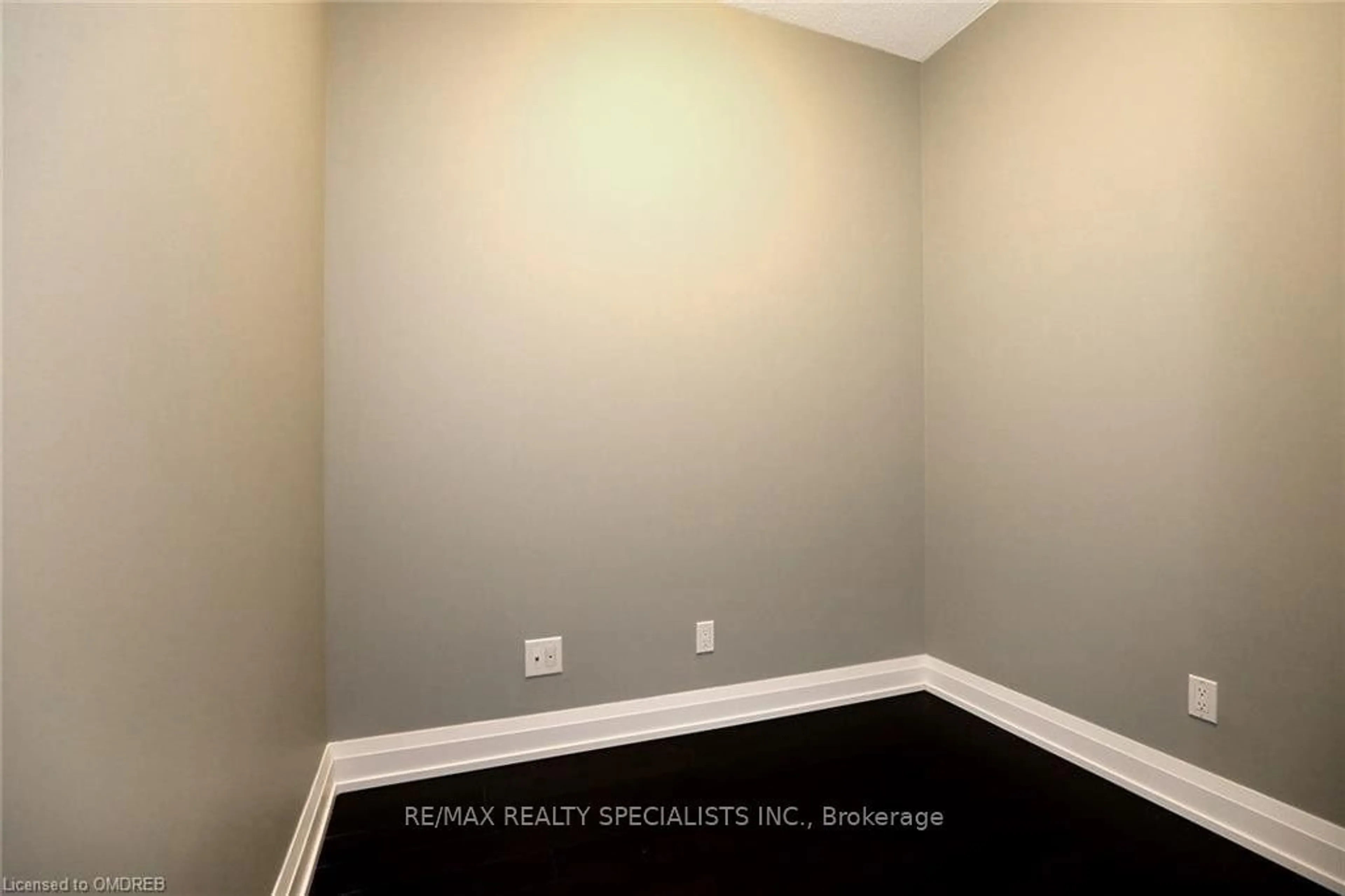 A pic of a room for 65 Speers Rd #1704, Oakville Ontario L6K 2E5