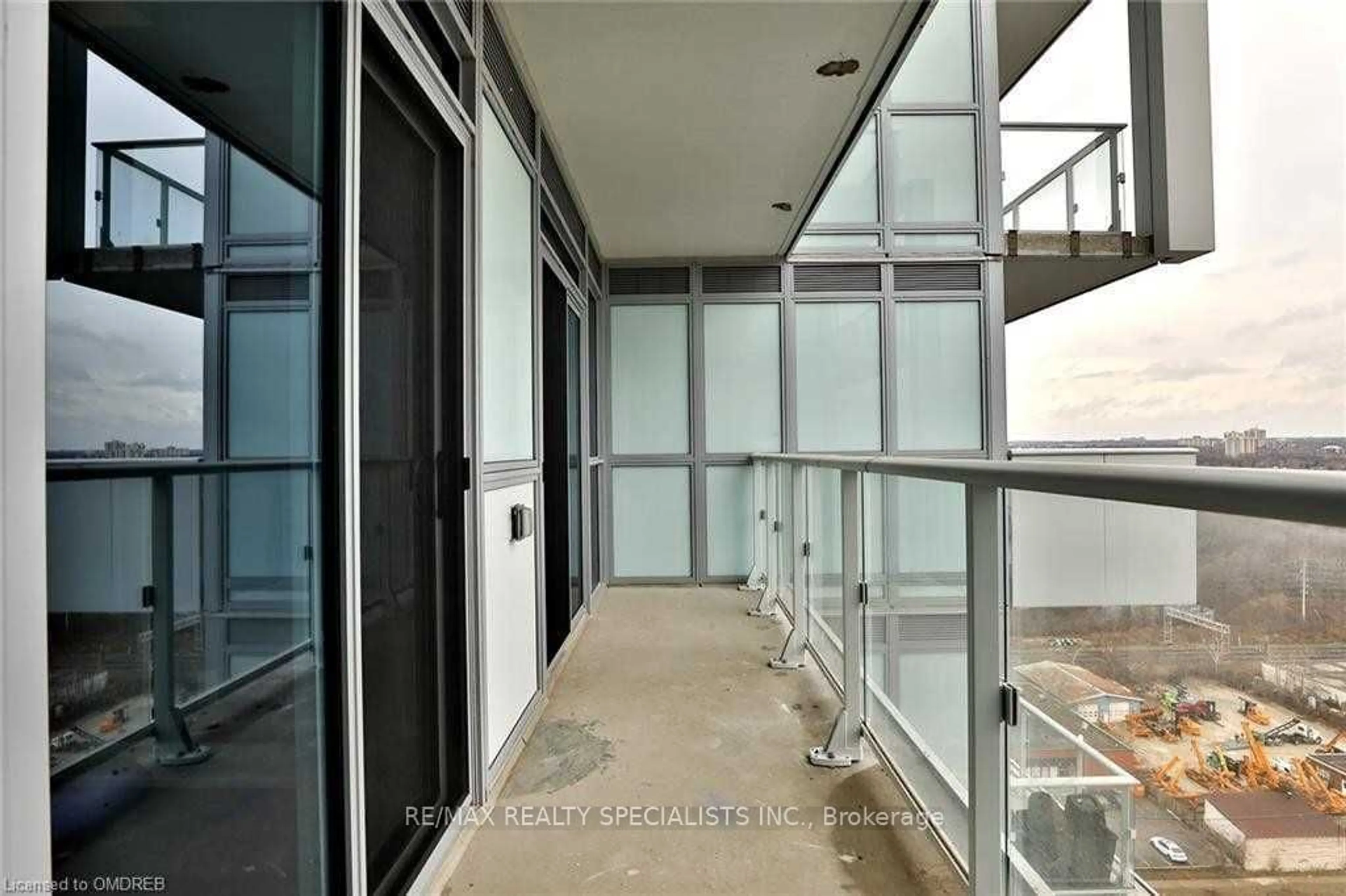 Indoor foyer for 65 Speers Rd #1704, Oakville Ontario L6K 2E5