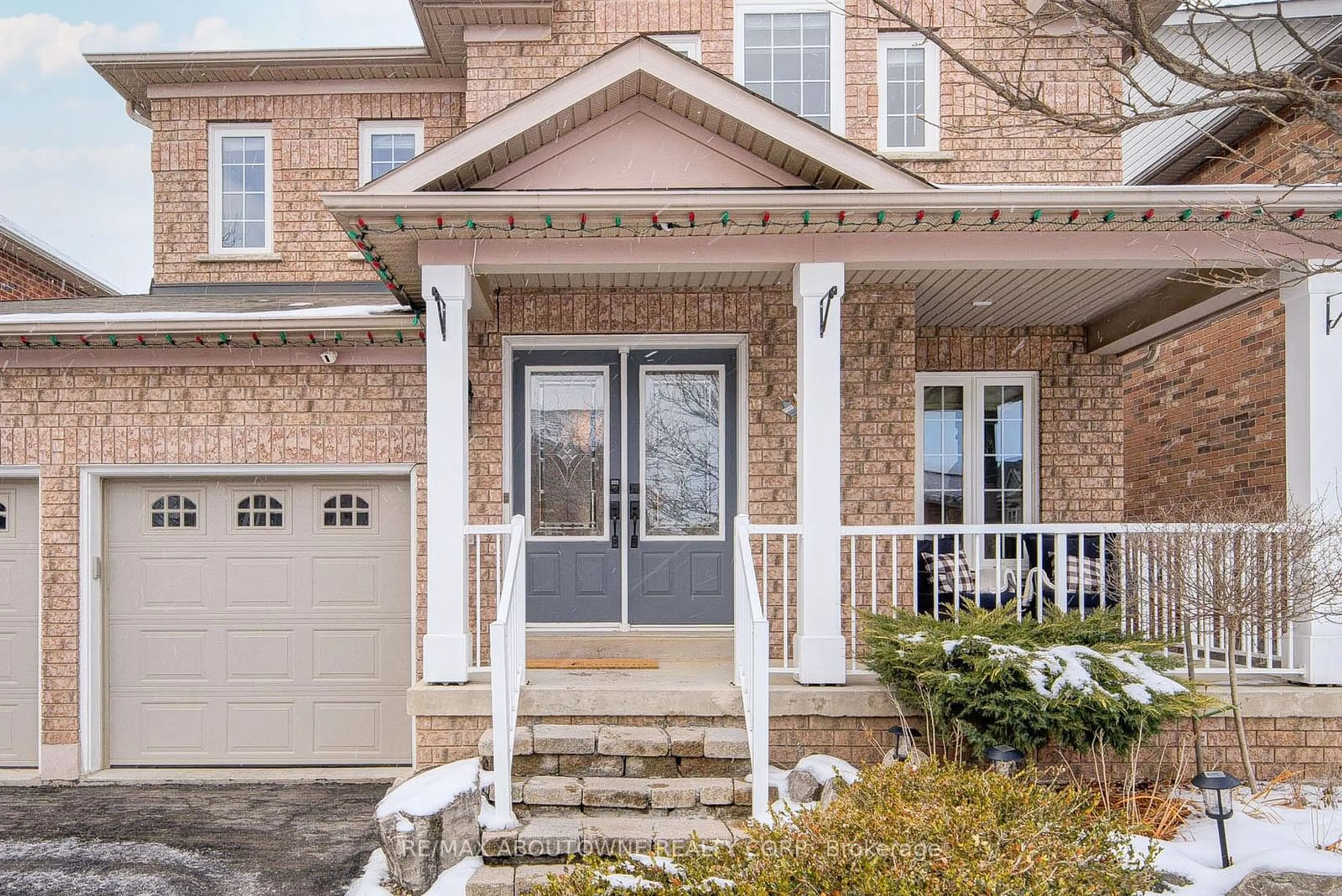 Home with brick exterior material, street for 2116 Newell Cres, Burlington Ontario L7L 7C3