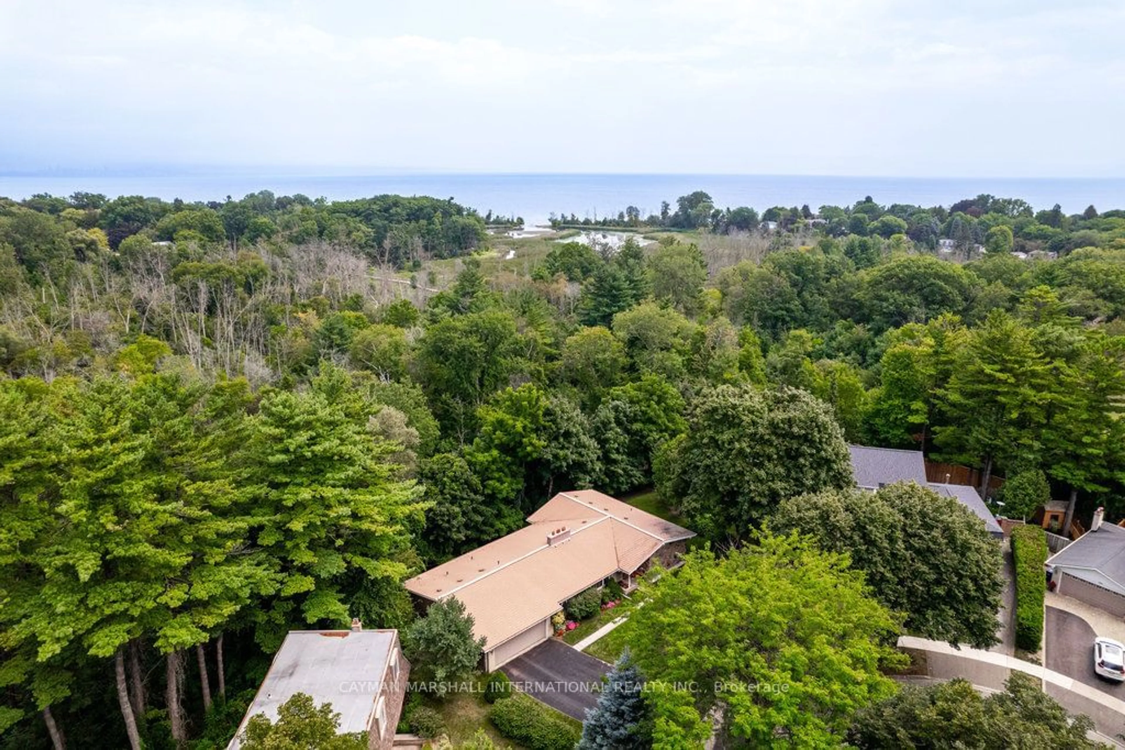 A pic from outside/outdoor area/front of a property/back of a property/a pic from drone, water/lake/river/ocean view for 1522 Green Gl, Mississauga Ontario L5J 1B5