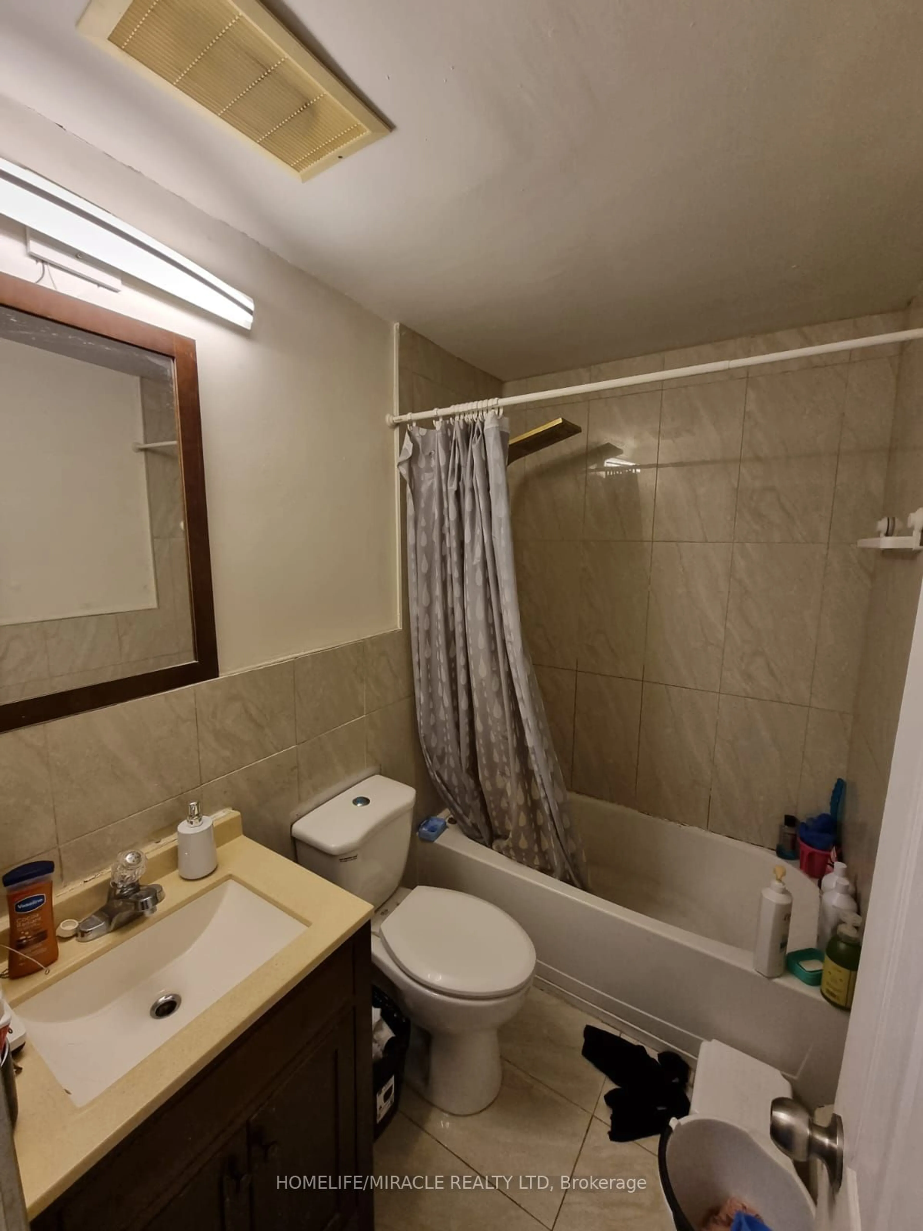 Standard bathroom, floor is not visible for 60 Stevenson Rd #1606, Toronto Ontario M9V 2B4