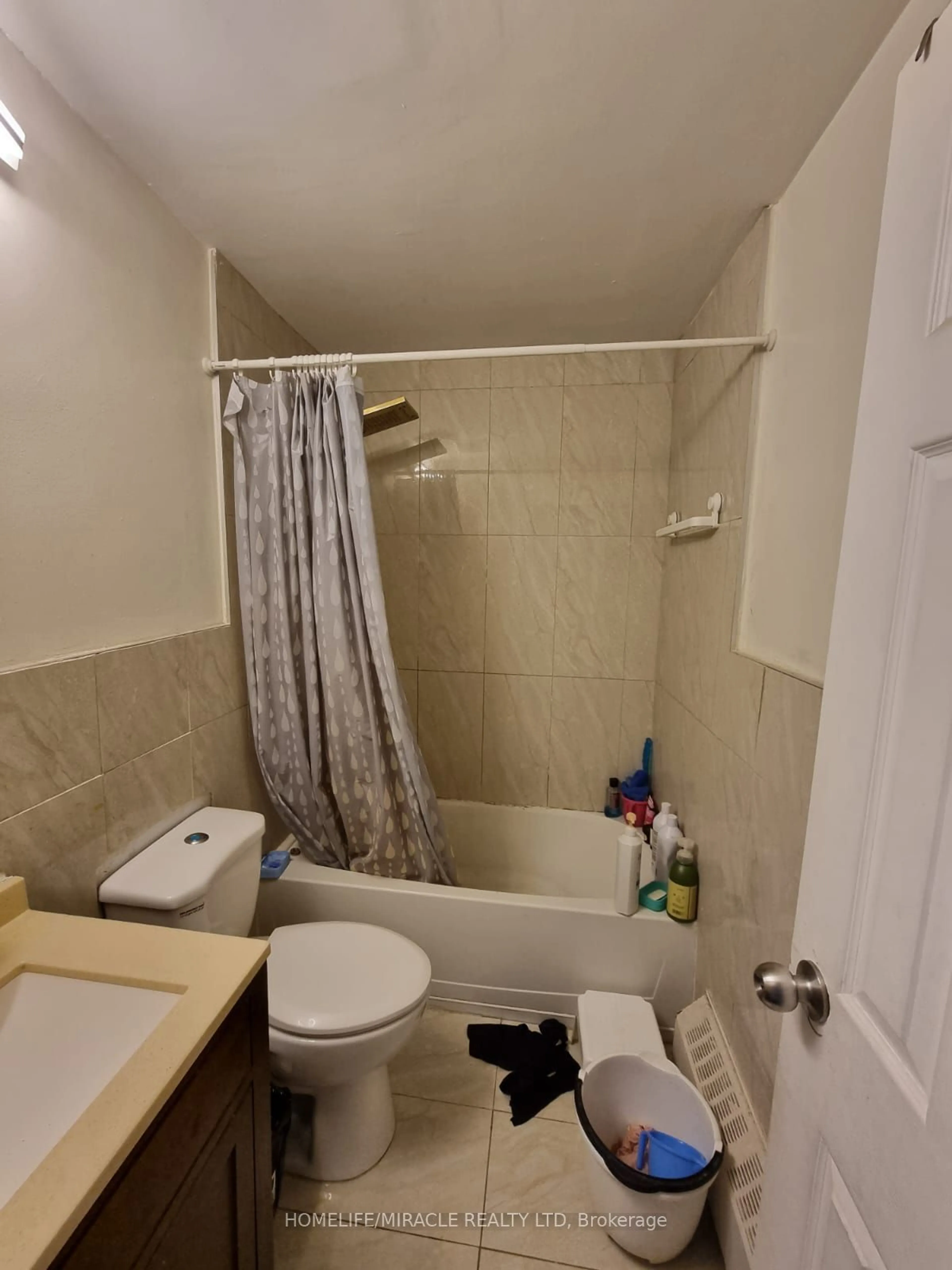 Standard bathroom, floor is not visible for 60 Stevenson Rd #1606, Toronto Ontario M9V 2B4