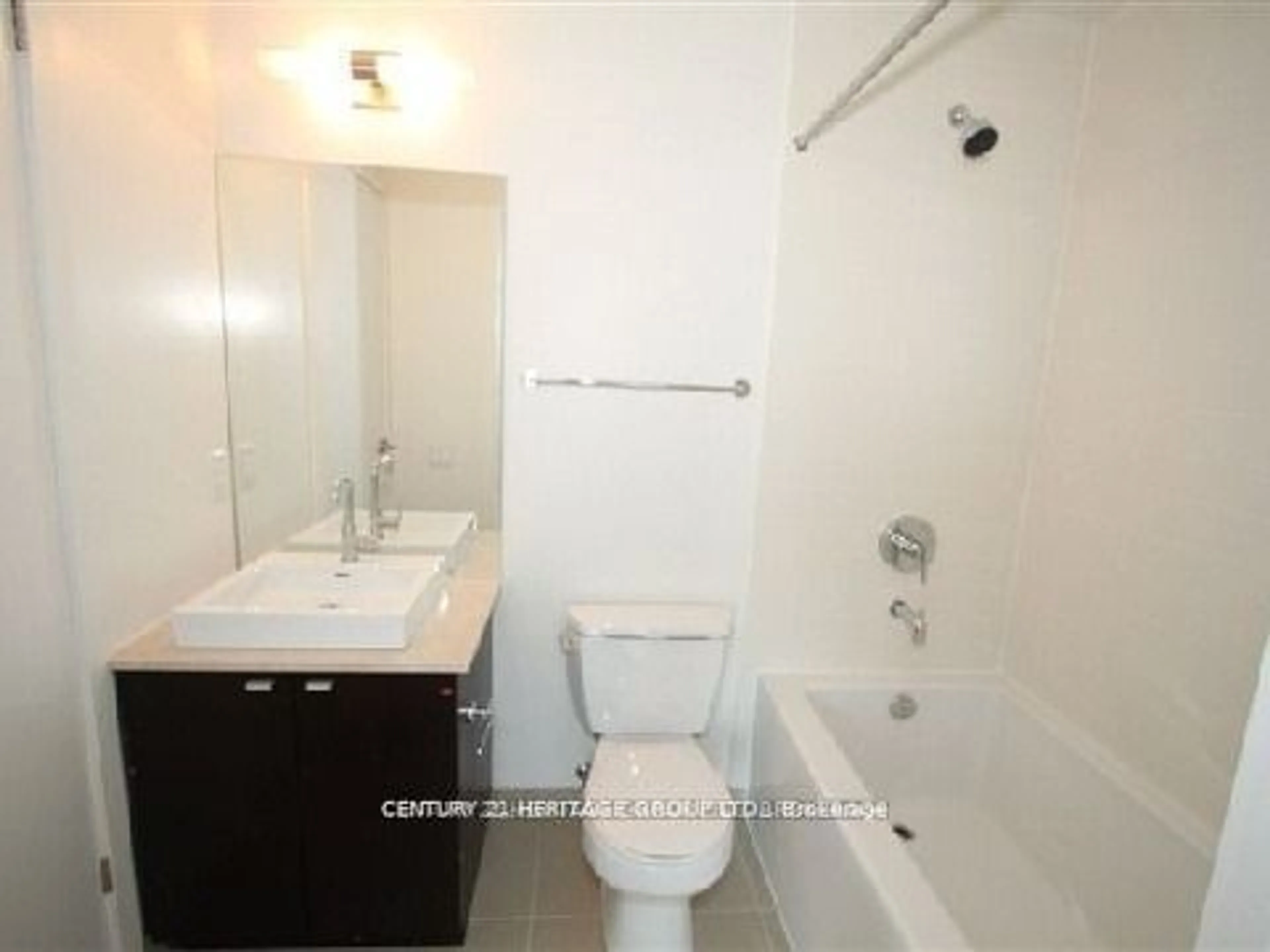 Standard bathroom, unknown for 105 The Queensway Ave #2201, Toronto Ontario M6S 5B5