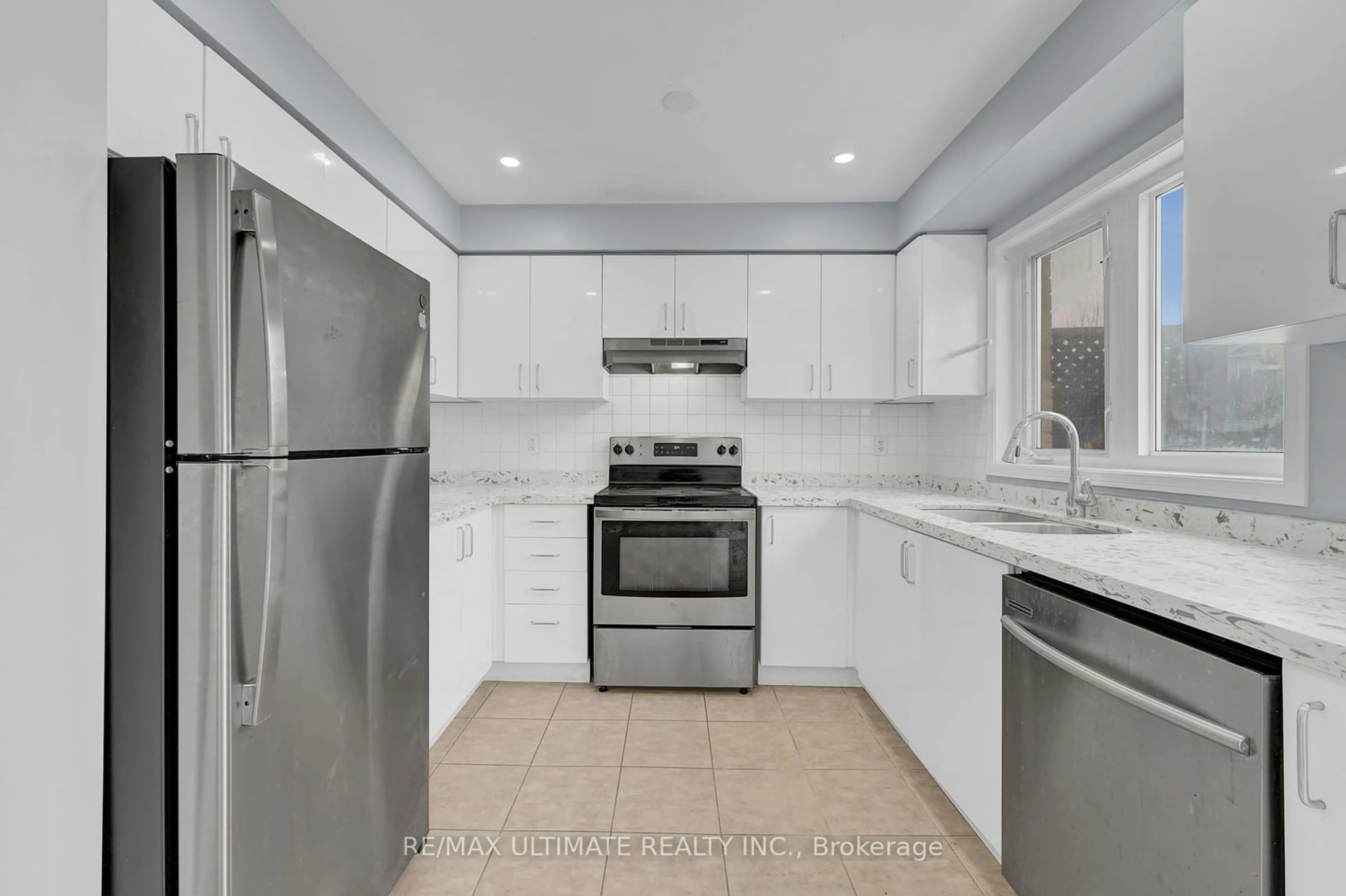 Standard kitchen, ceramic/tile floor for 73 Bernard Ave, Brampton Ontario L6Y 5S4