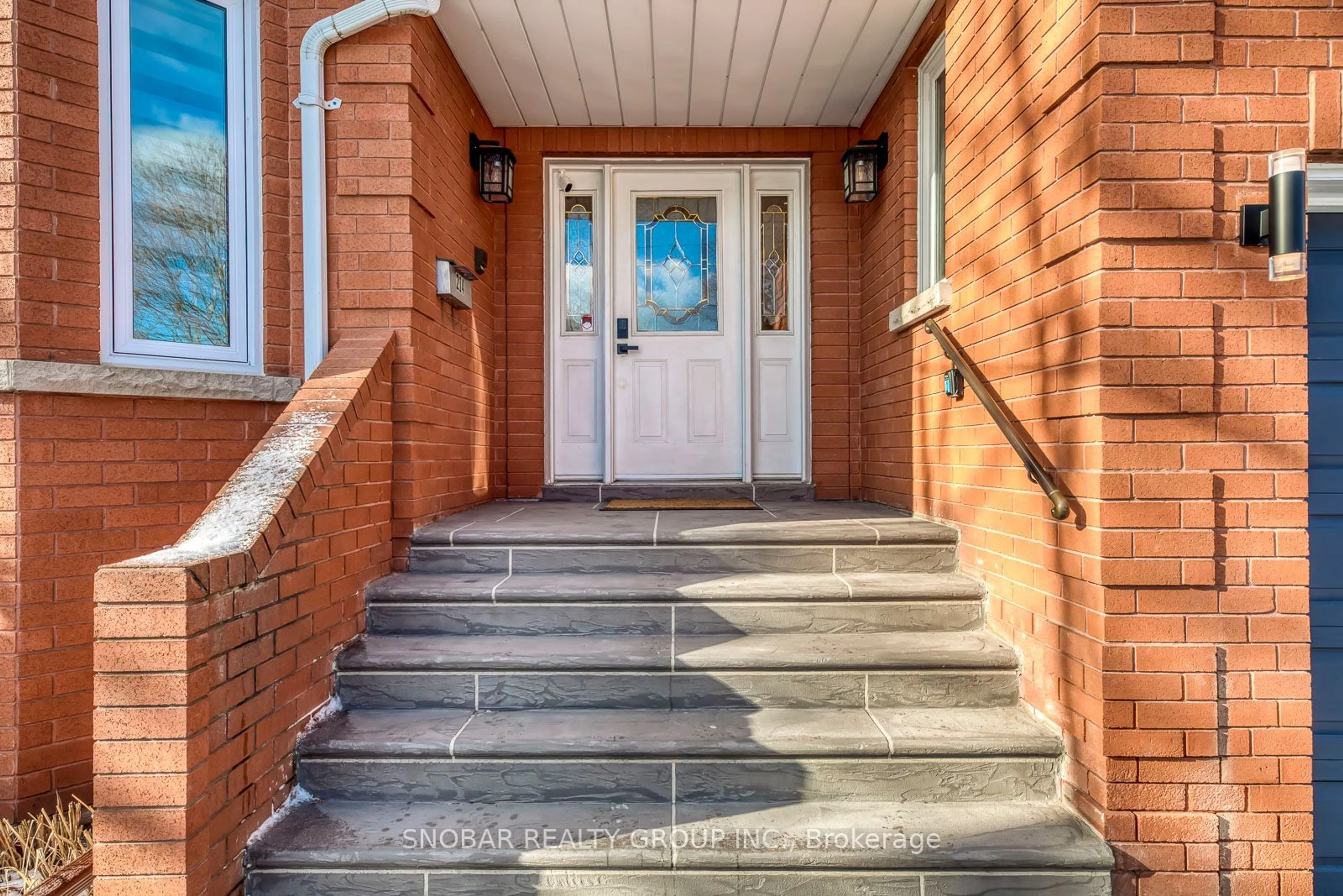 Indoor foyer for 214 Gamma St, Toronto Ontario M8W 4G5