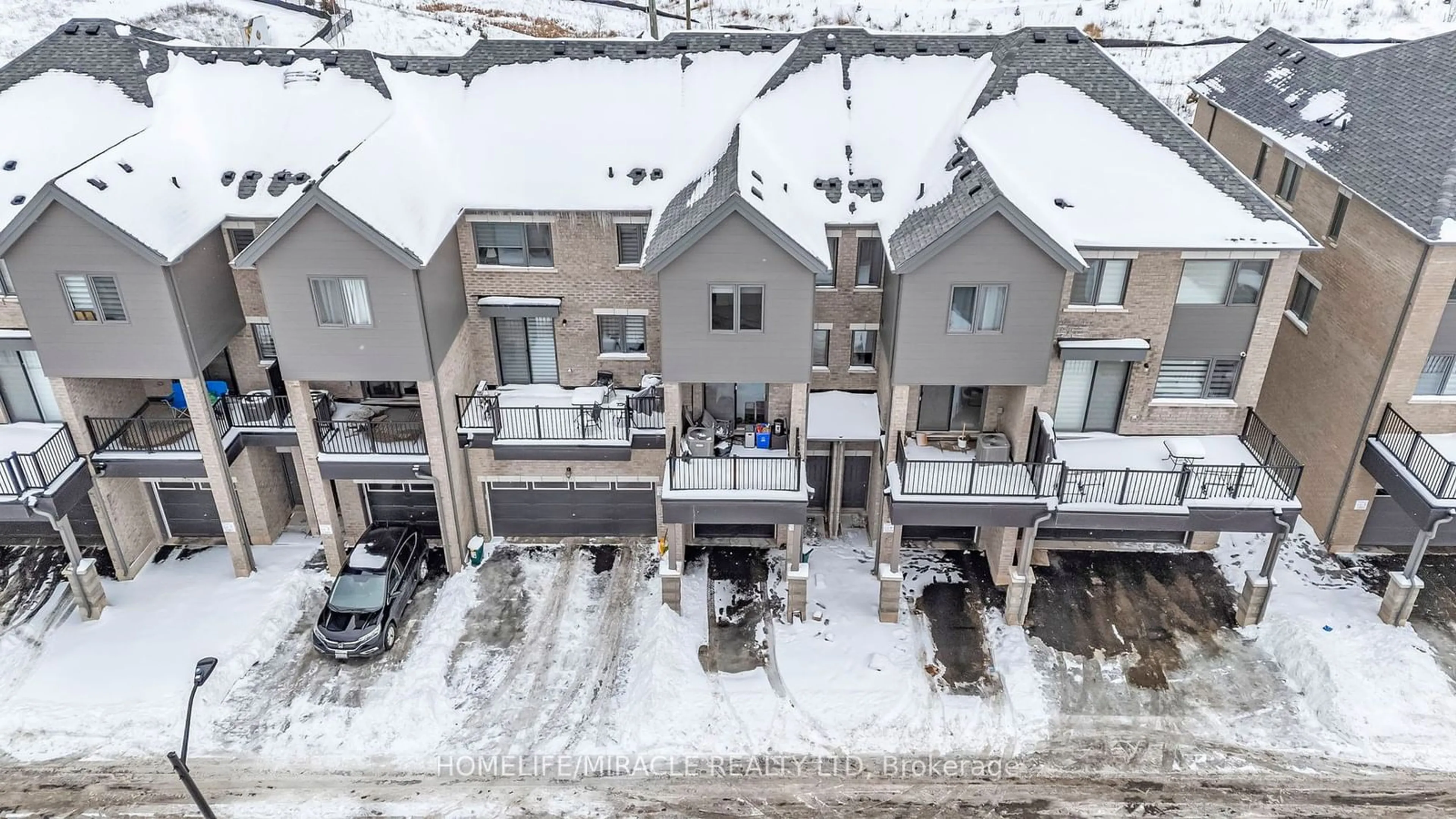 A pic from outside/outdoor area/front of a property/back of a property/a pic from drone, unknown for 3373 Sixth Line, Oakville Ontario L6H 0Y7