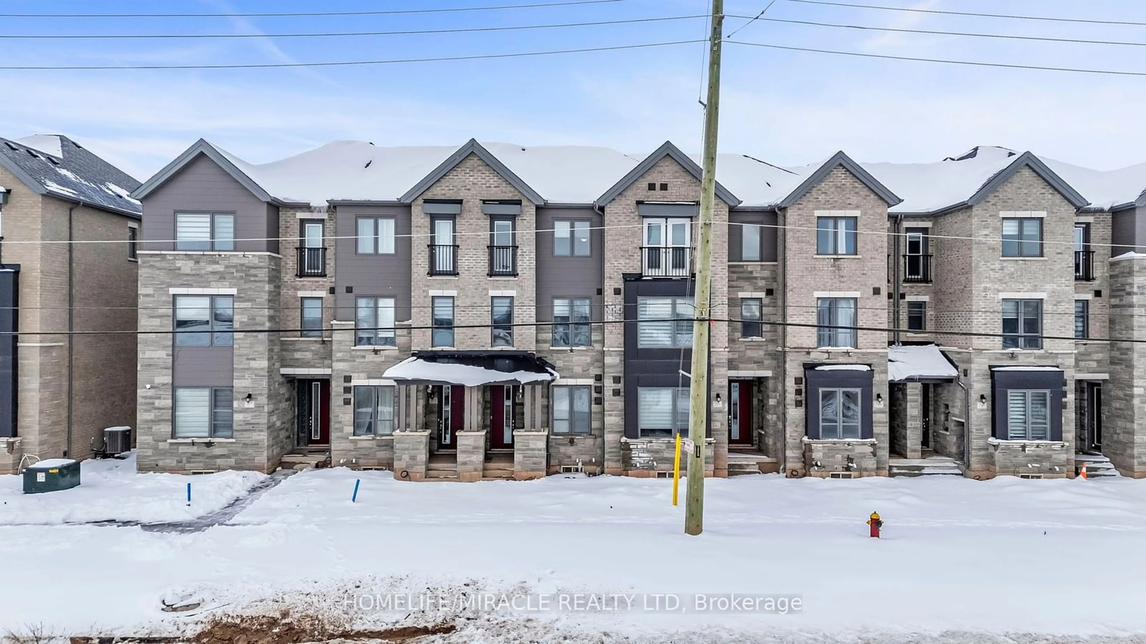 A pic from outside/outdoor area/front of a property/back of a property/a pic from drone, unknown for 3373 Sixth Line, Oakville Ontario L6H 0Y7