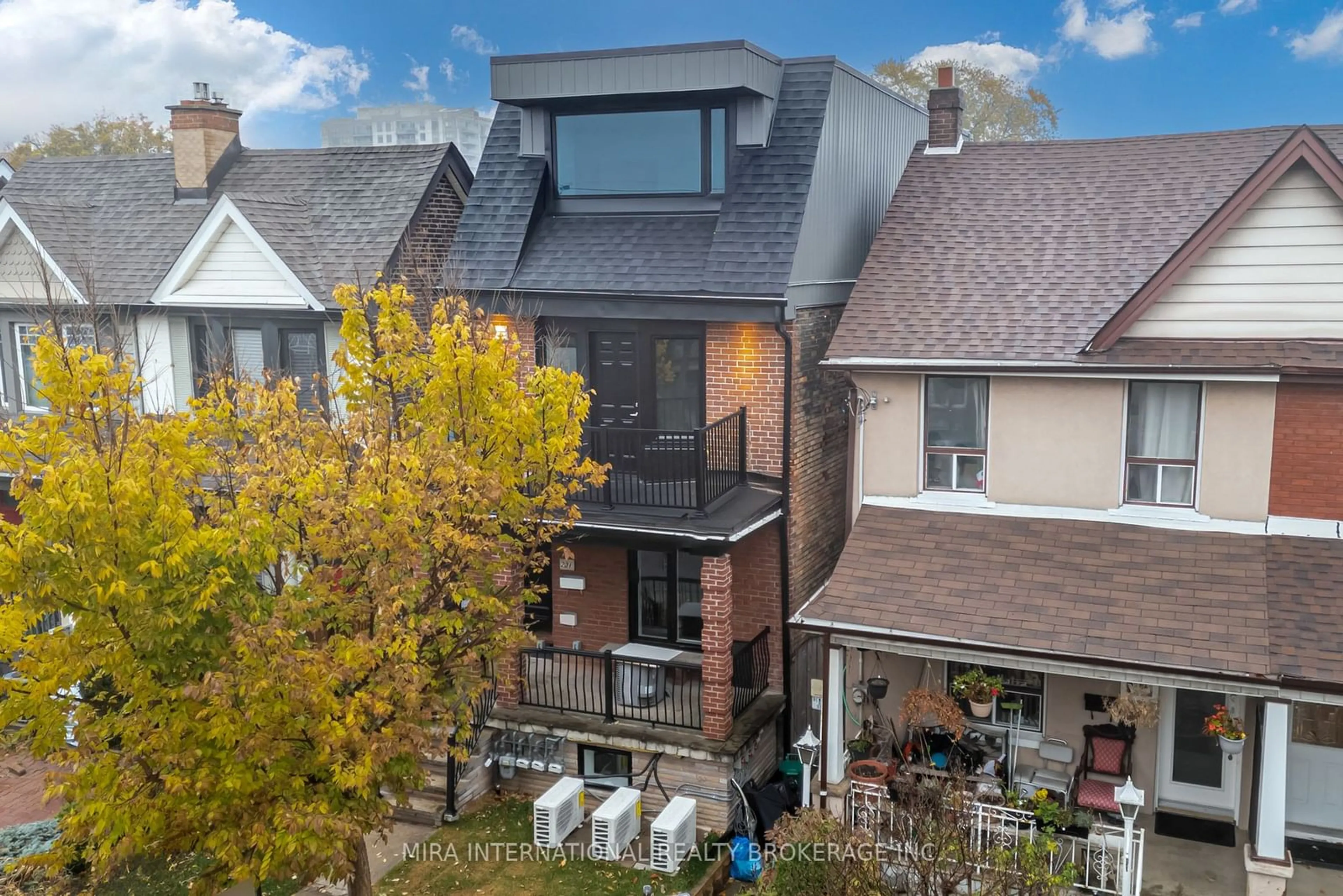 A pic from outside/outdoor area/front of a property/back of a property/a pic from drone, city buildings view from balcony for 231 Symington A Symington Ave, Toronto Ontario M6P 3W5