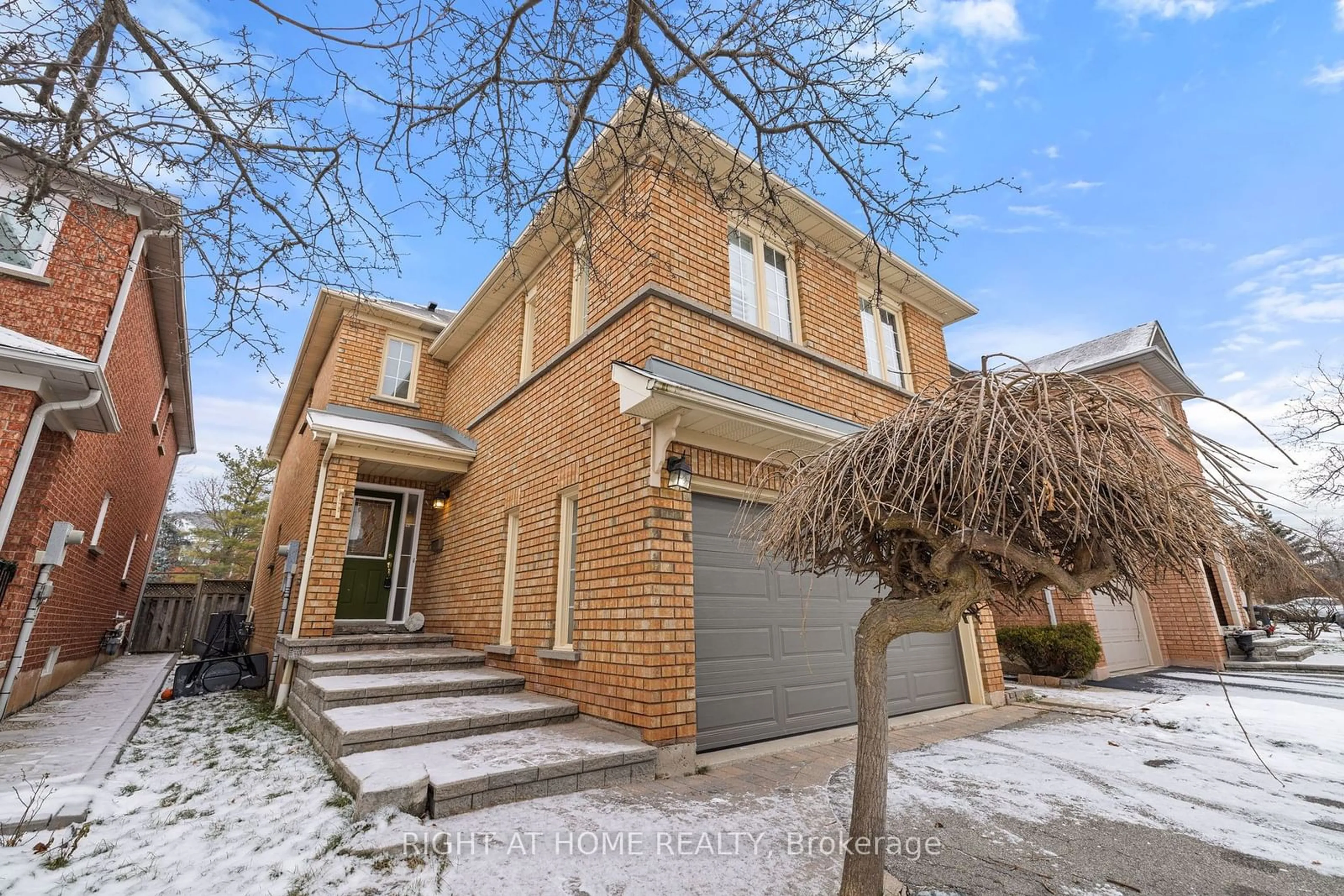 Home with brick exterior material, street for 2549 Scarth Crt, Mississauga Ontario L5M 5L2