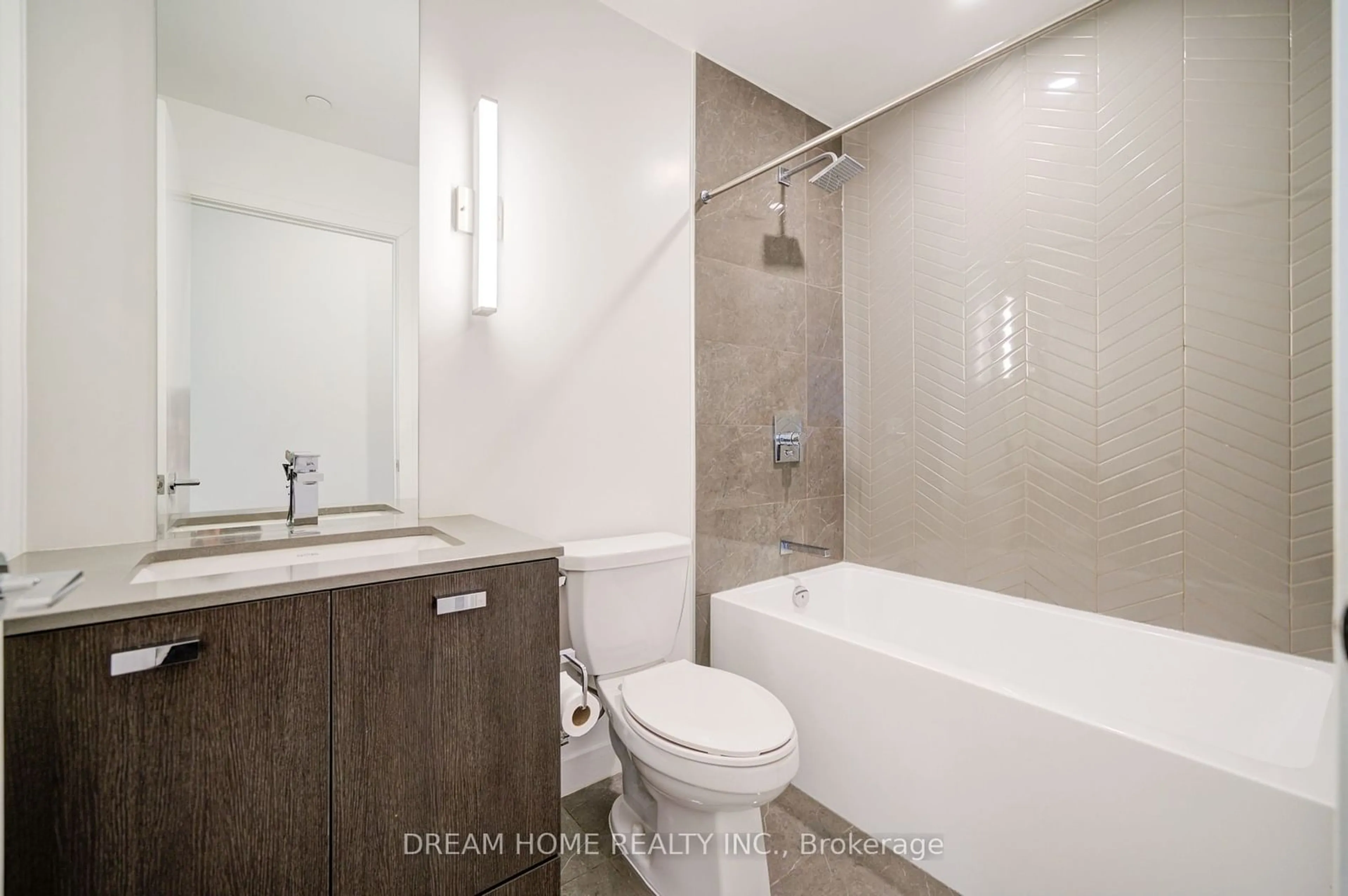 Standard bathroom, ceramic/tile floor for 10 de boers Dr #1008, Toronto Ontario M3J 0L6