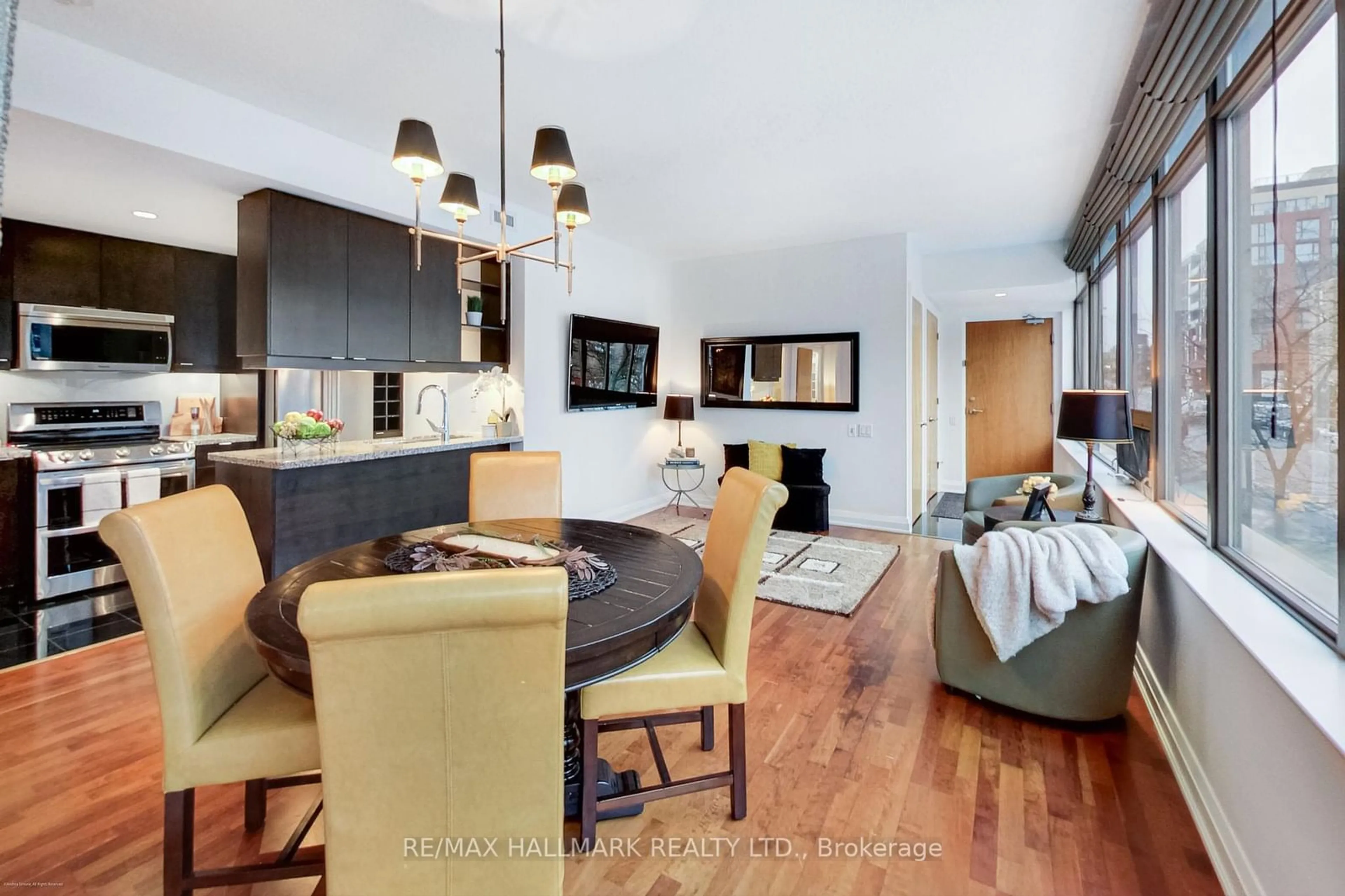 Open concept kitchen, wood/laminate floor for 383 Ellis Park Rd #606, Toronto Ontario M6S 5B2