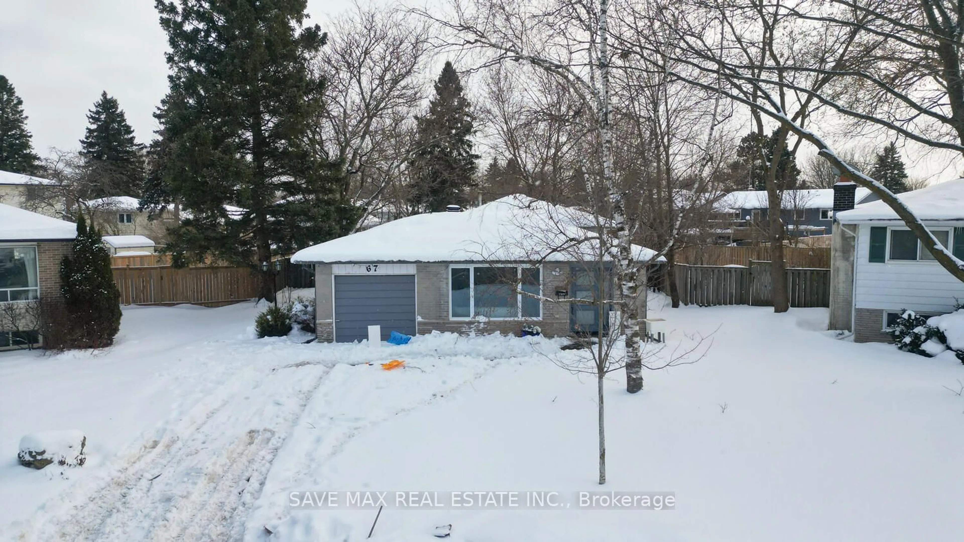 A pic from outside/outdoor area/front of a property/back of a property/a pic from drone, street for 67 Rustic Cres, Orangeville Ontario L9W 1T1