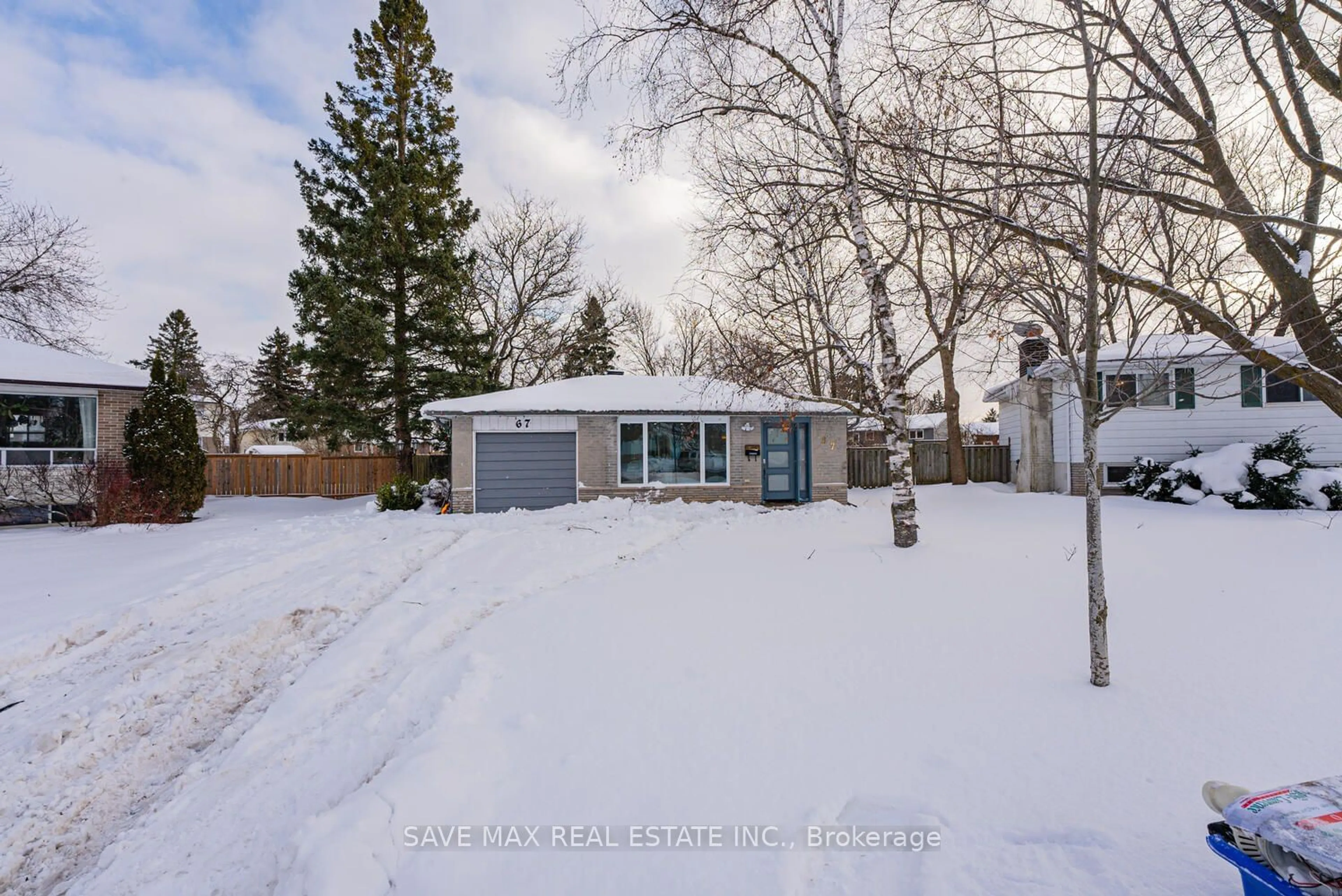 A pic from outside/outdoor area/front of a property/back of a property/a pic from drone, street for 67 Rustic Cres, Orangeville Ontario L9W 1T1