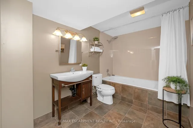 Additional property image - 2243 TURNBERRY Rd Unit 18