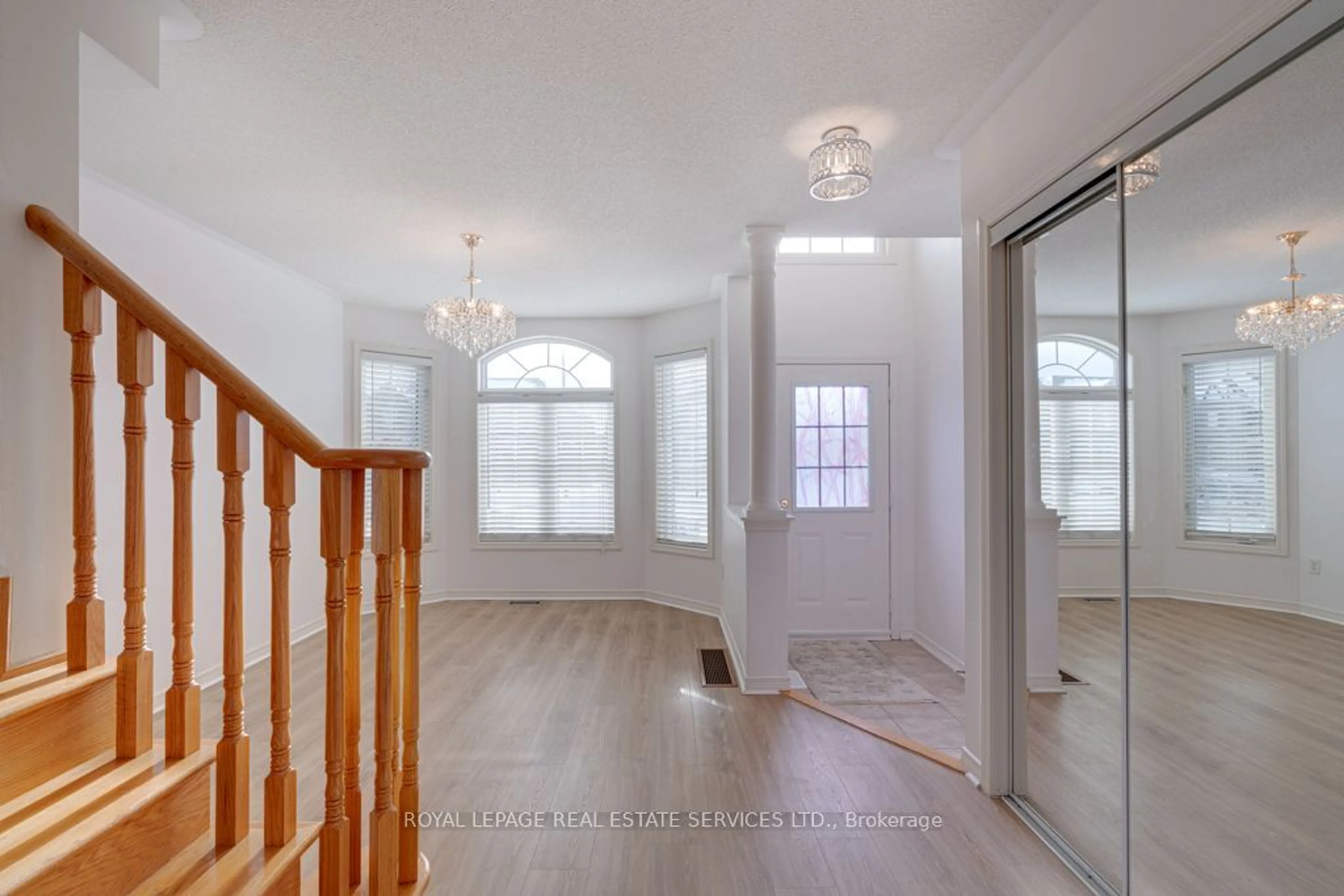 Indoor entryway for 4797 Thomas Alton Blvd, Burlington Ontario L7M 0K4