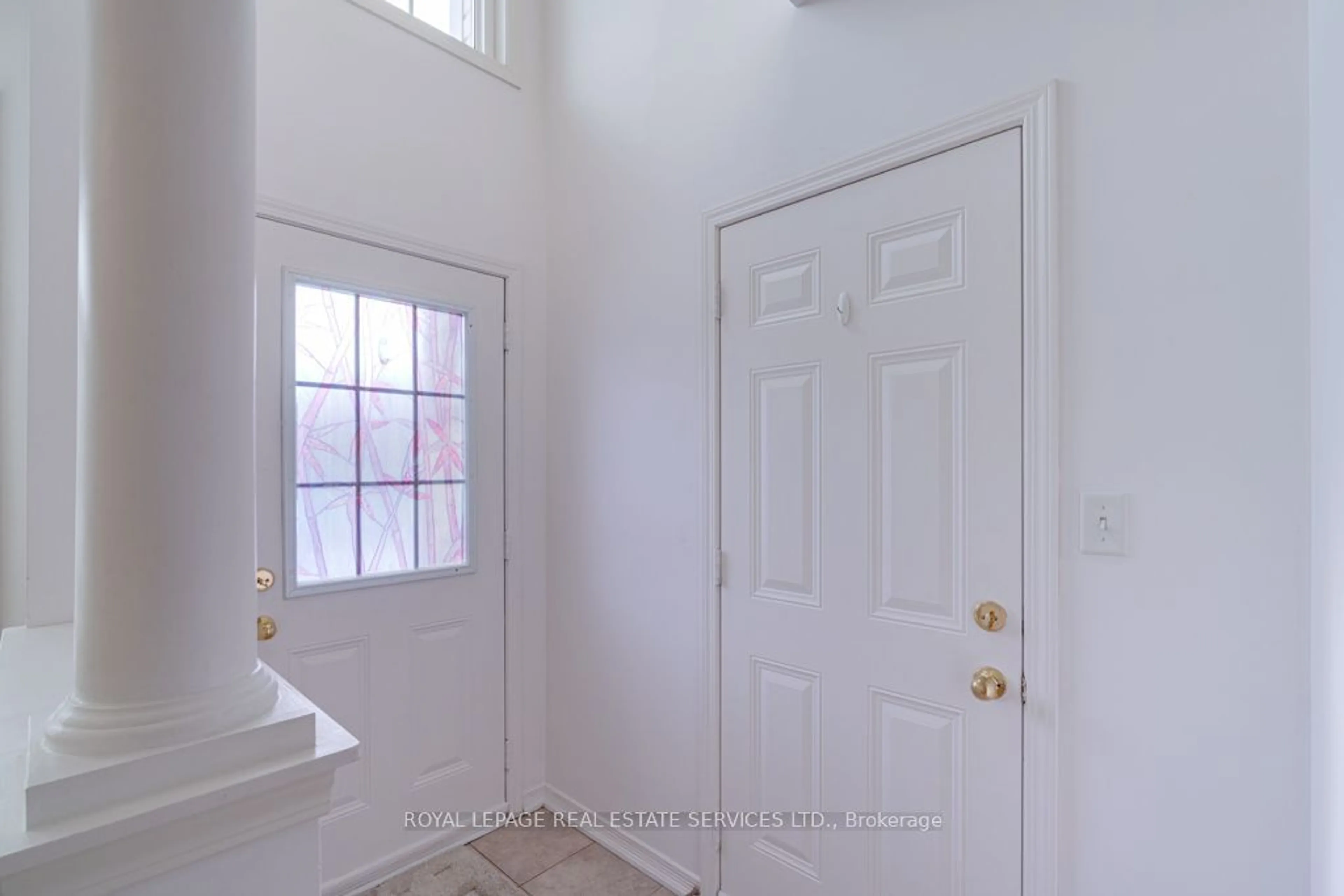 Indoor entryway for 4797 Thomas Alton Blvd, Burlington Ontario L7M 0K4