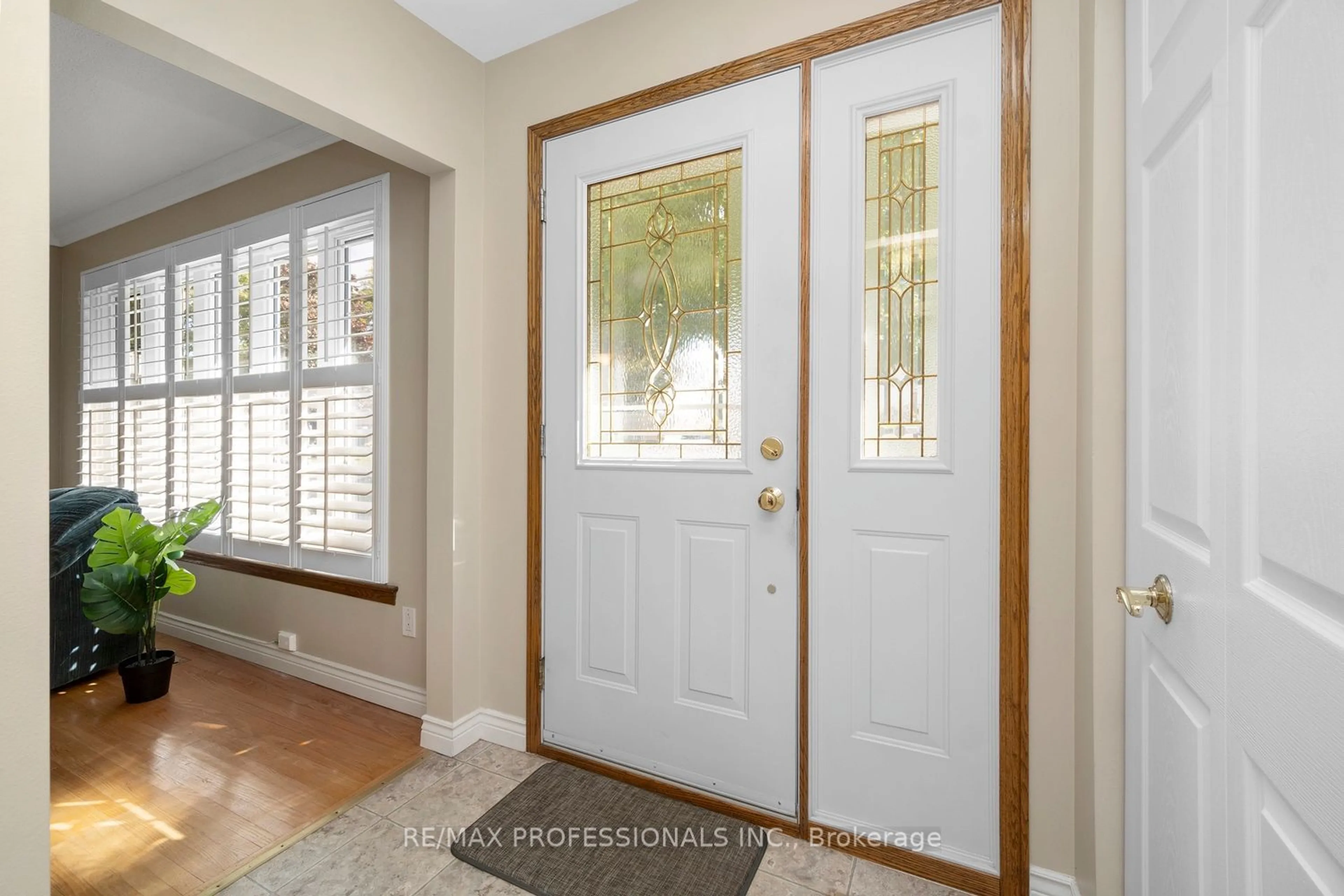 Indoor entryway for 1711 Blackbird Dr, Mississauga Ontario L4X 7M8