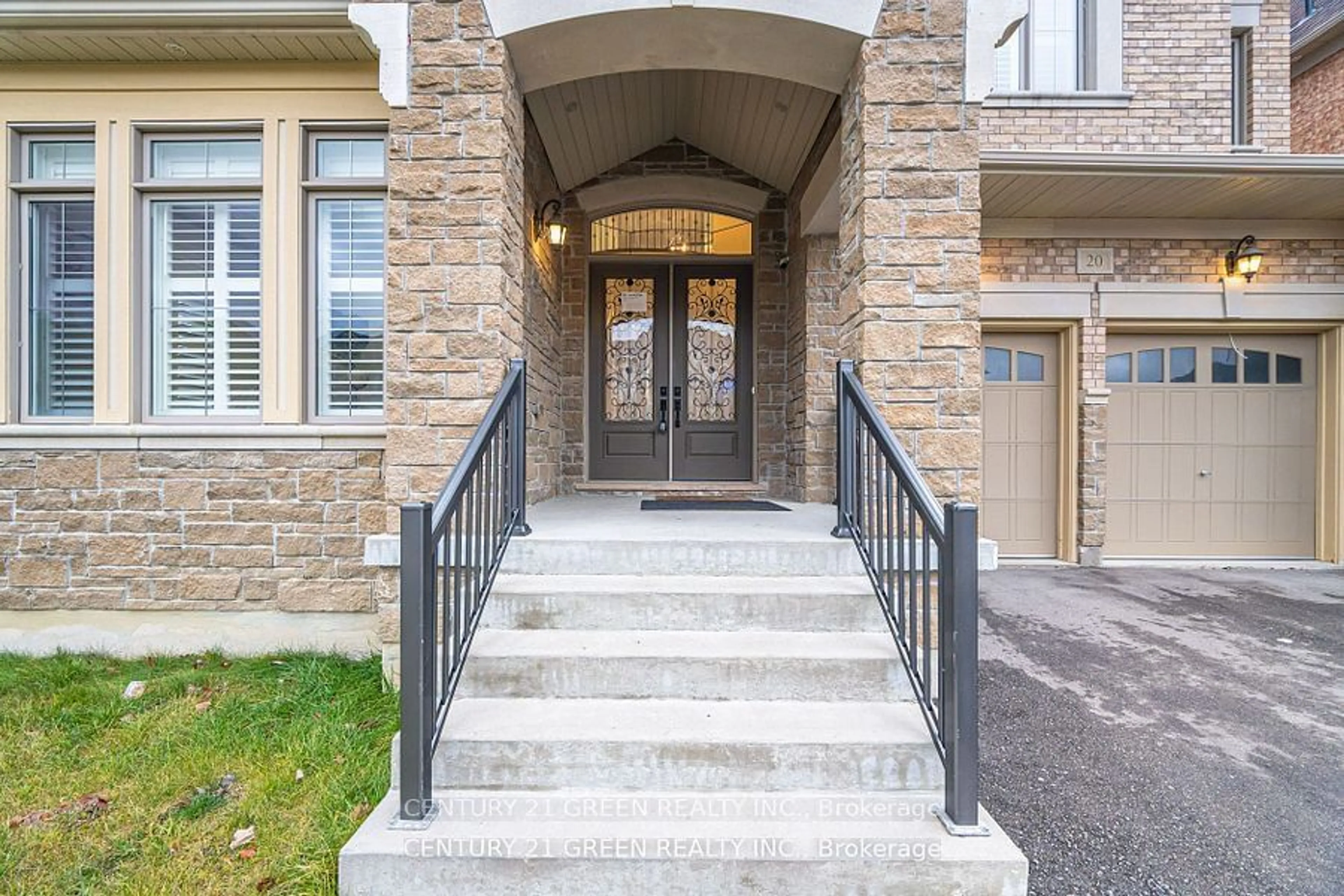 Indoor entryway for 20 Foothills Cres, Brampton Ontario L6P 4G9