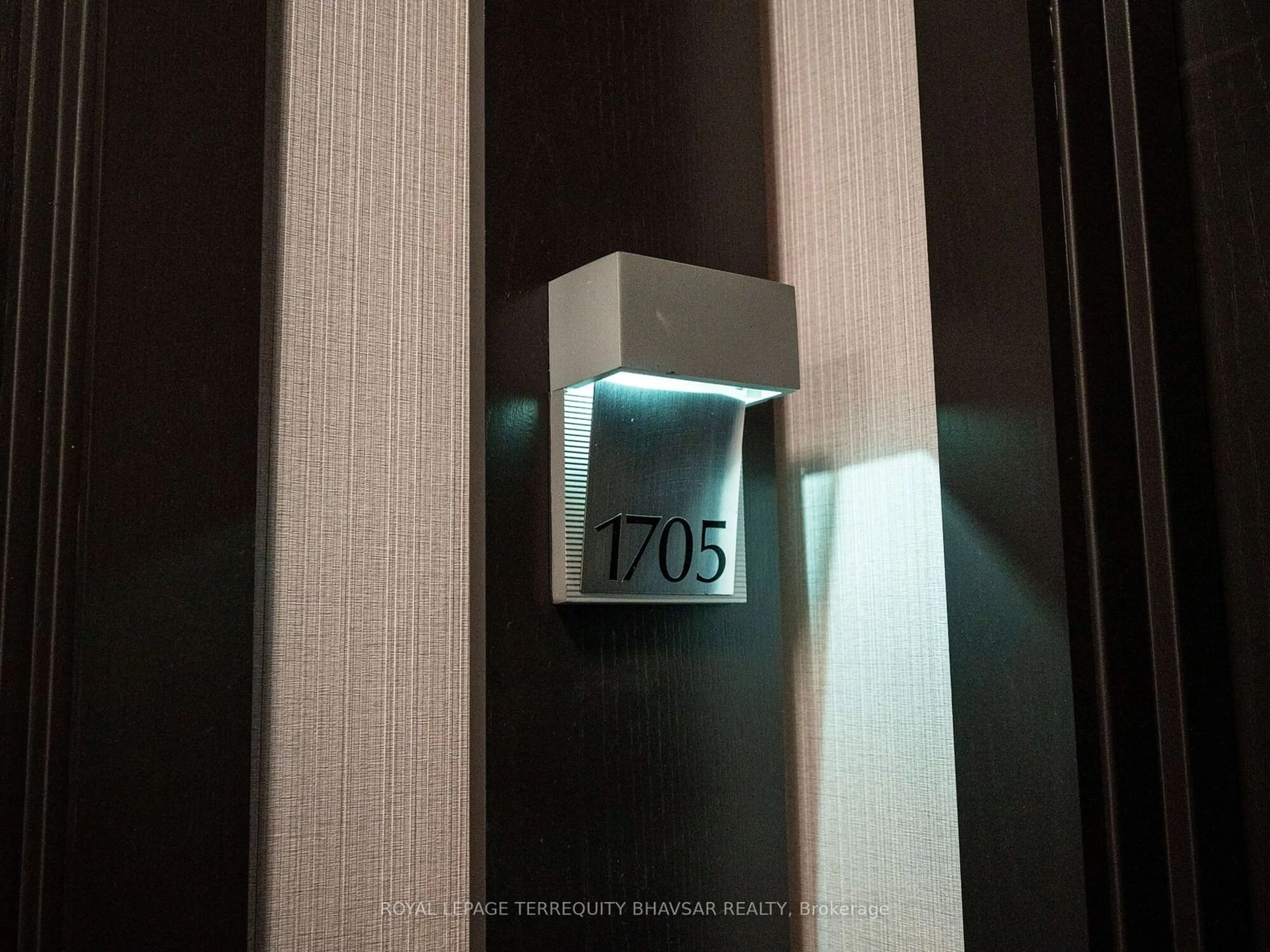 Indoor foyer for 80 Absolute Ave #1705, Mississauga Ontario L4Z 0A5