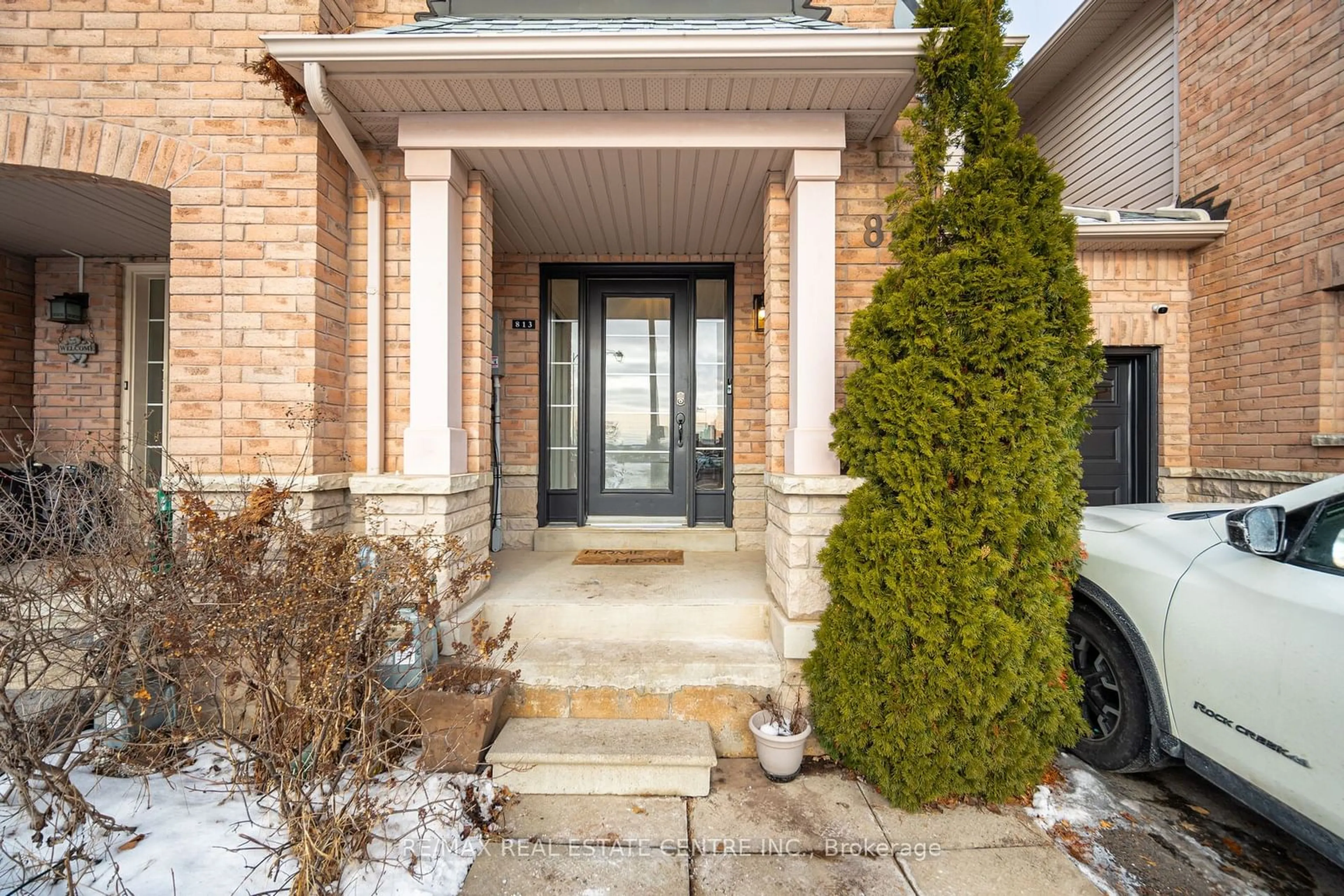 Indoor entryway for 813 Gleeson Rd, Milton Ontario L9T 0C3