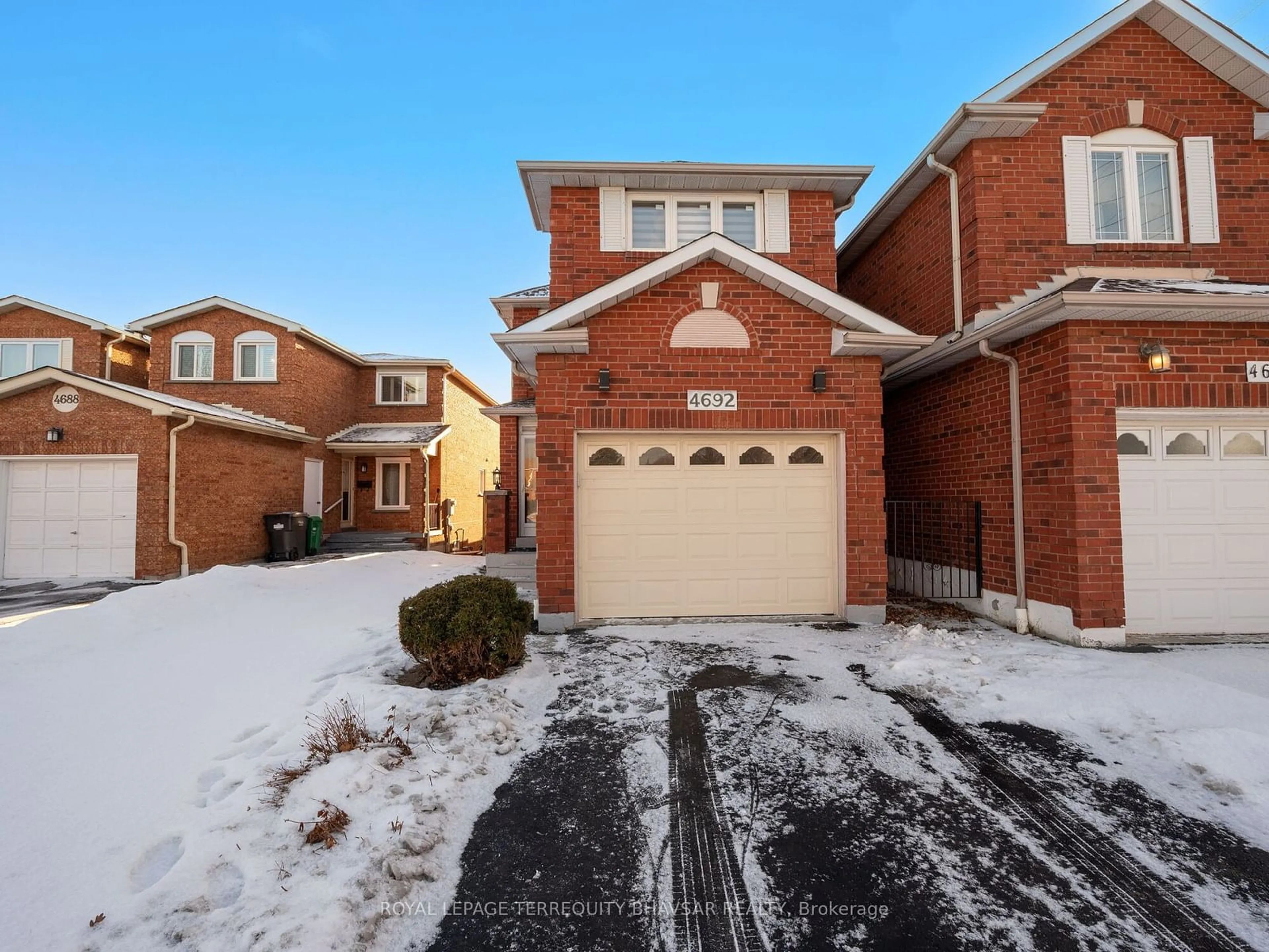 Home with brick exterior material, street for 4692 Owl Circ, Mississauga Ontario L4Z 2W6