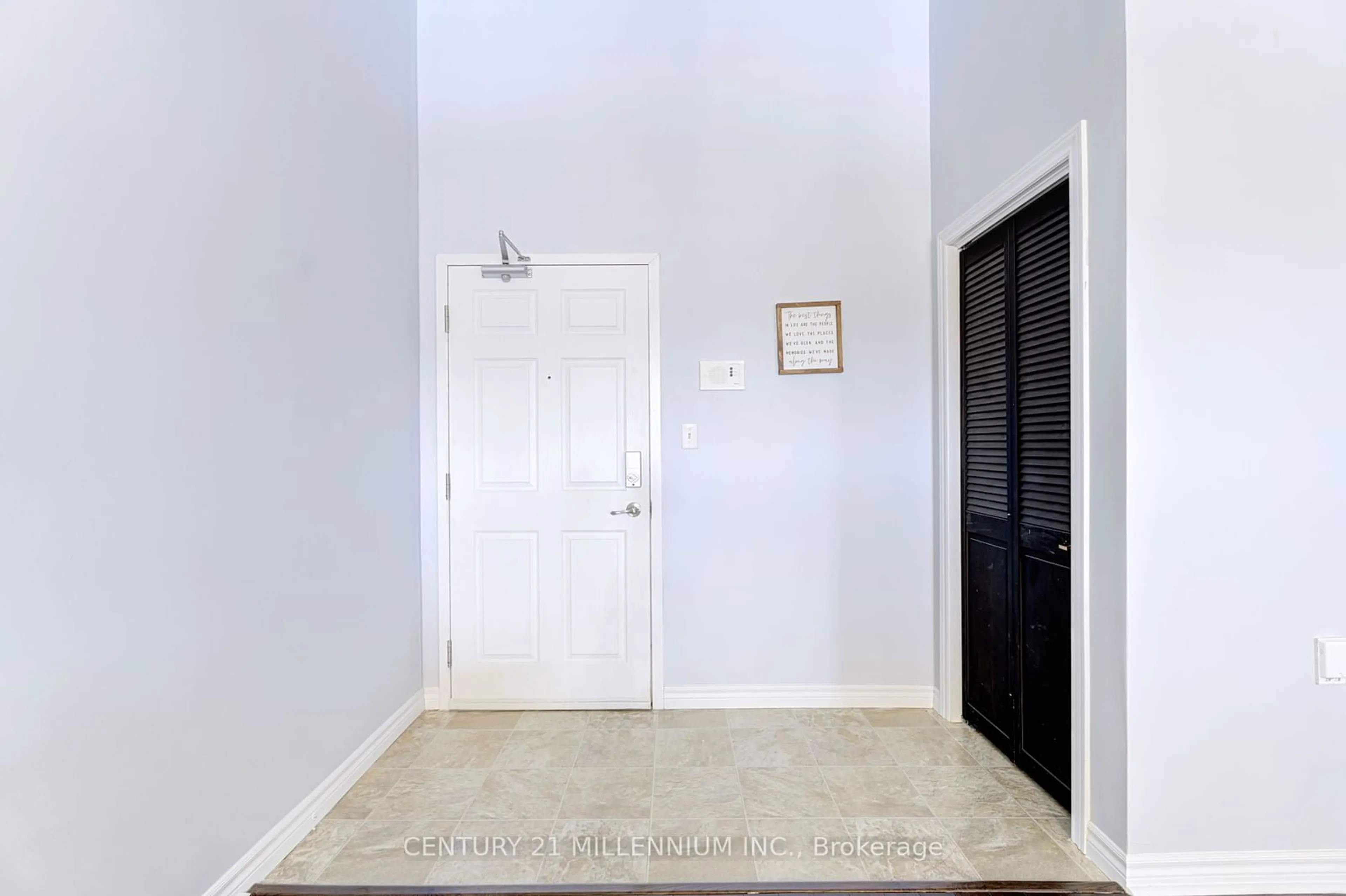 Indoor entryway for 1380 Main St #407, Milton Ontario L9T 7S4