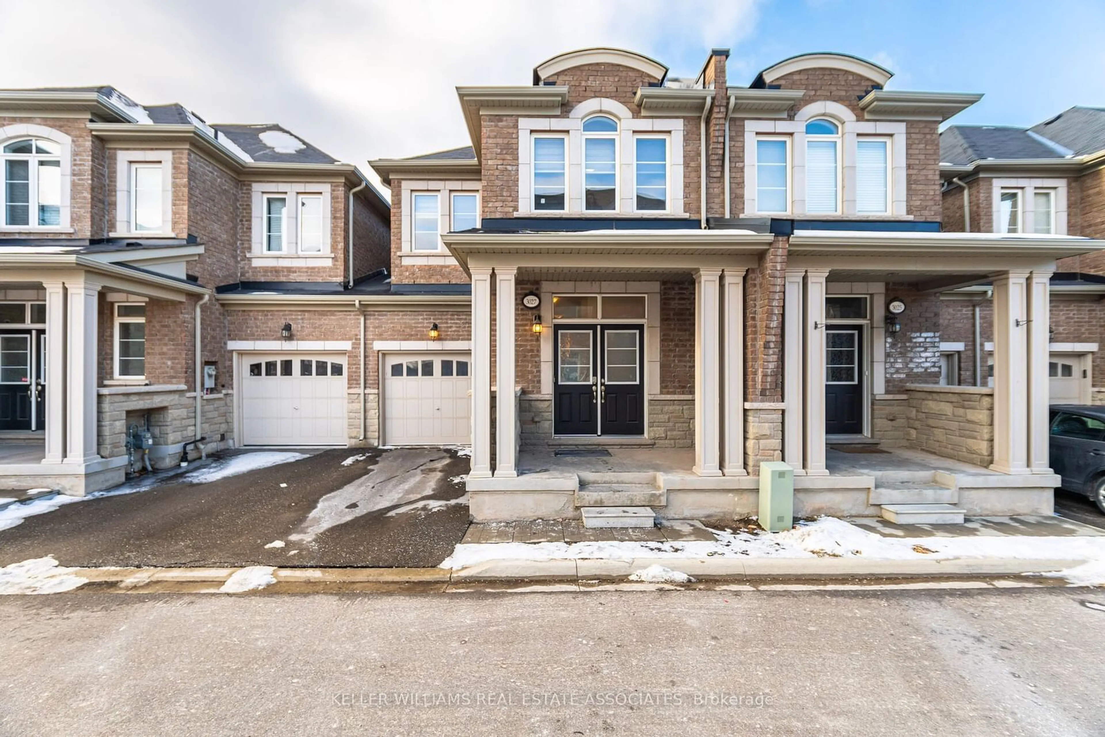 Home with brick exterior material, street for 3027 Rivertrail Common, Oakville Ontario L6M 0Z1