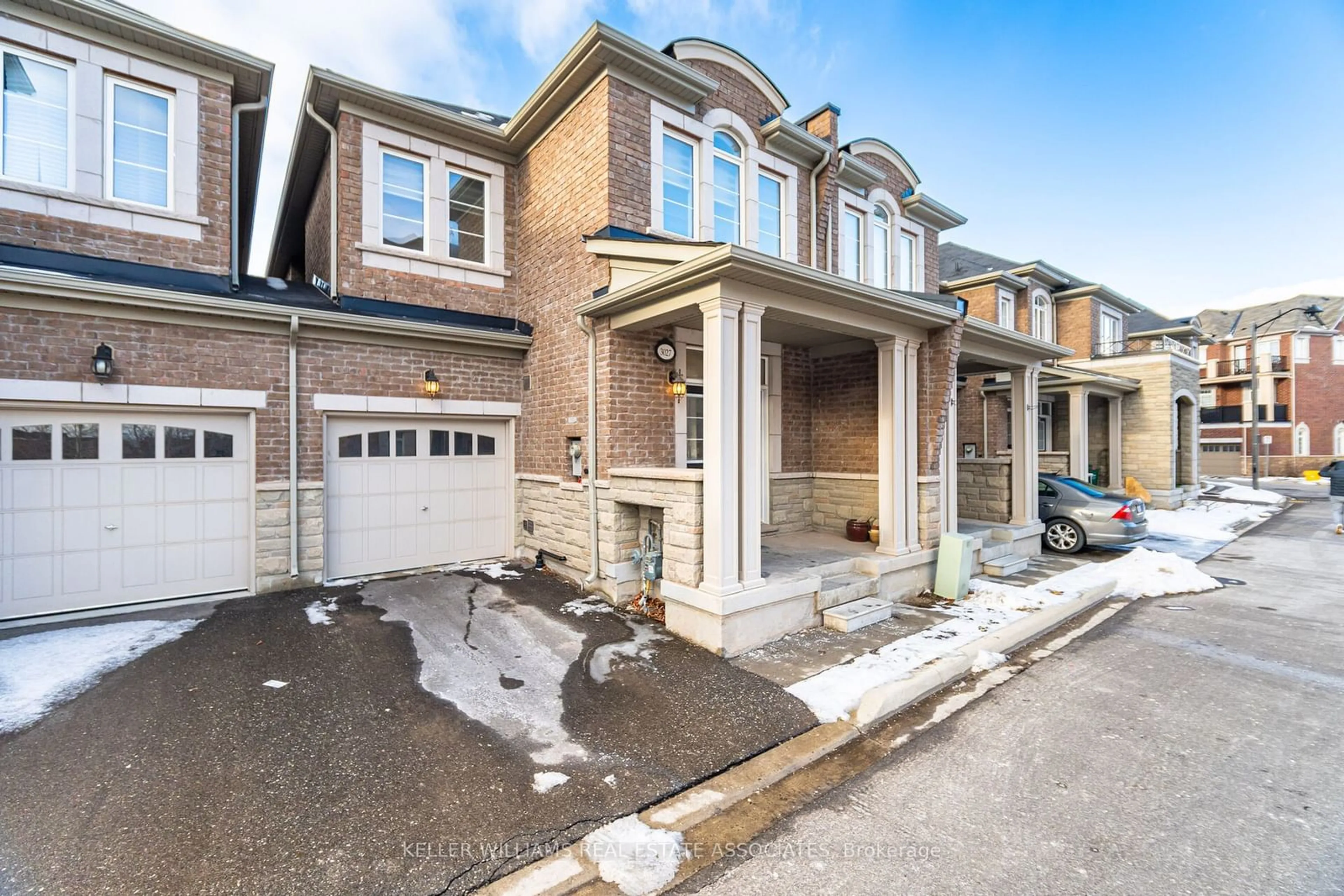 Home with brick exterior material, street for 3027 Rivertrail Common, Oakville Ontario L6M 0Z1