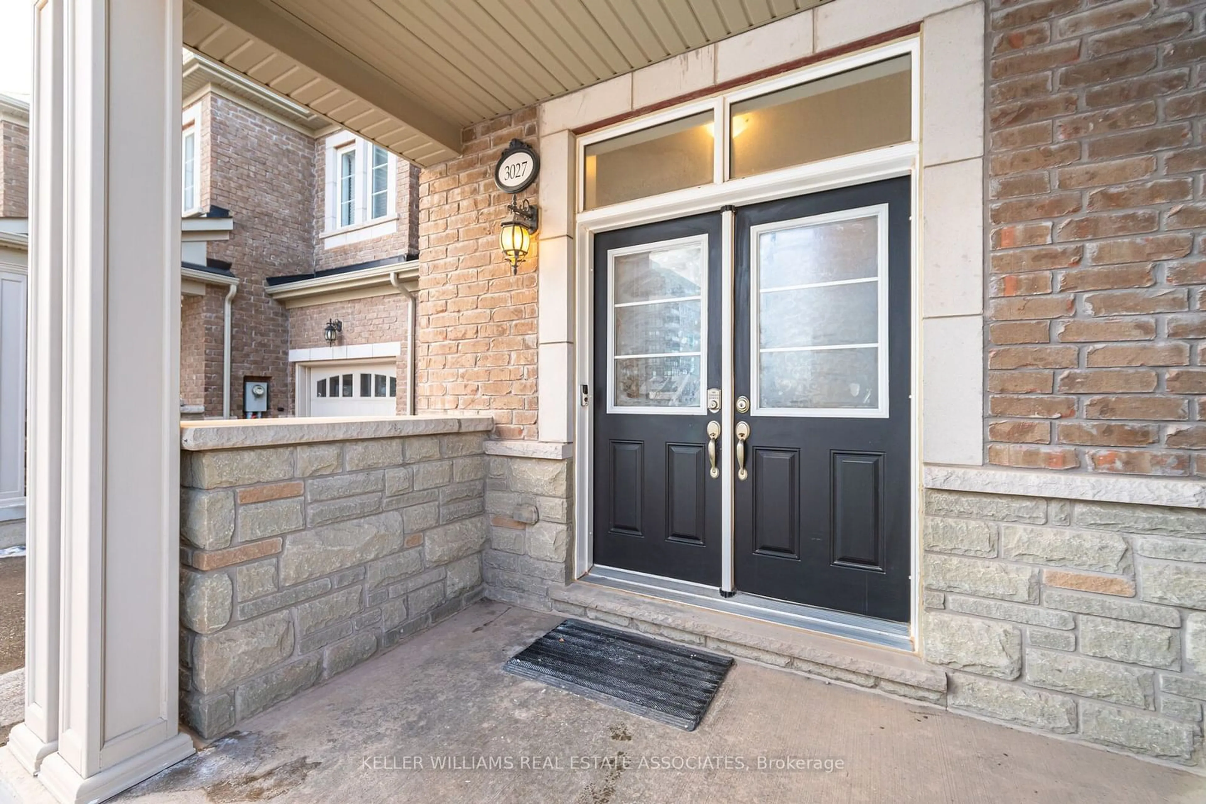 Indoor entryway for 3027 Rivertrail Common, Oakville Ontario L6M 0Z1