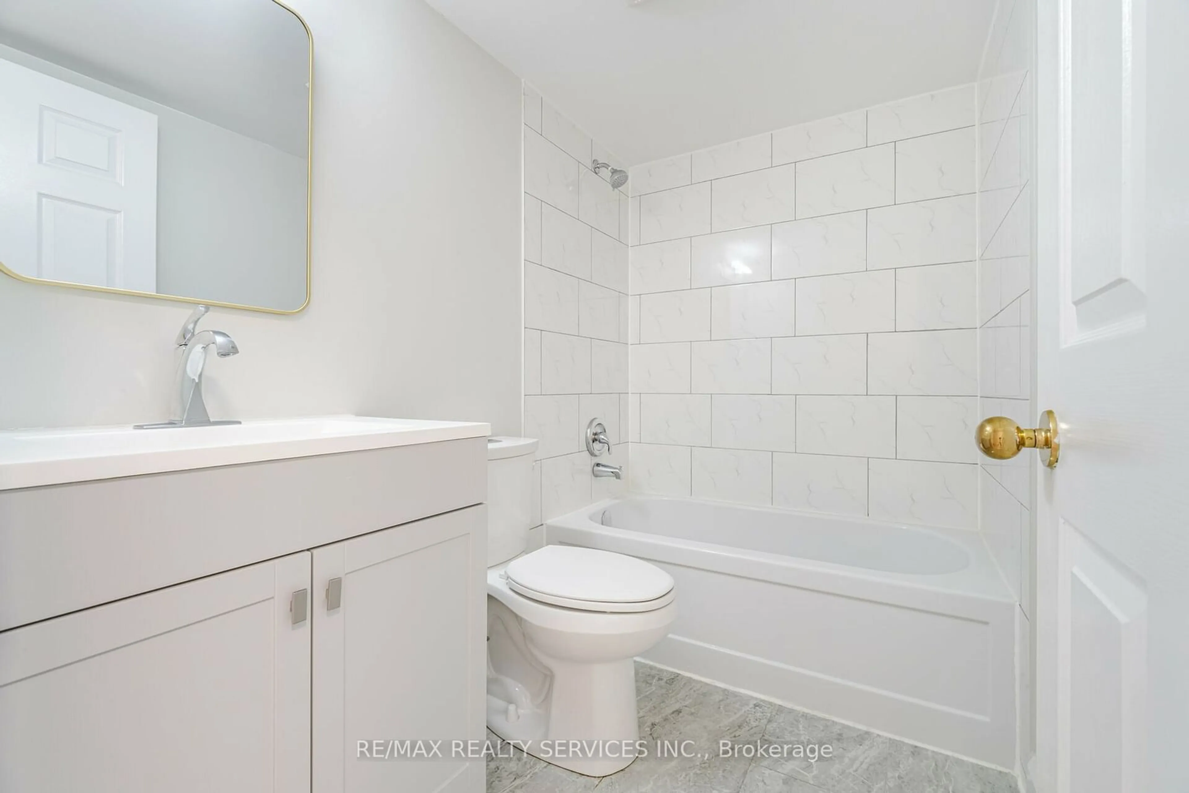 Standard bathroom, unknown for 330 Mill St ##912, Brampton Ontario L6Y 3V3