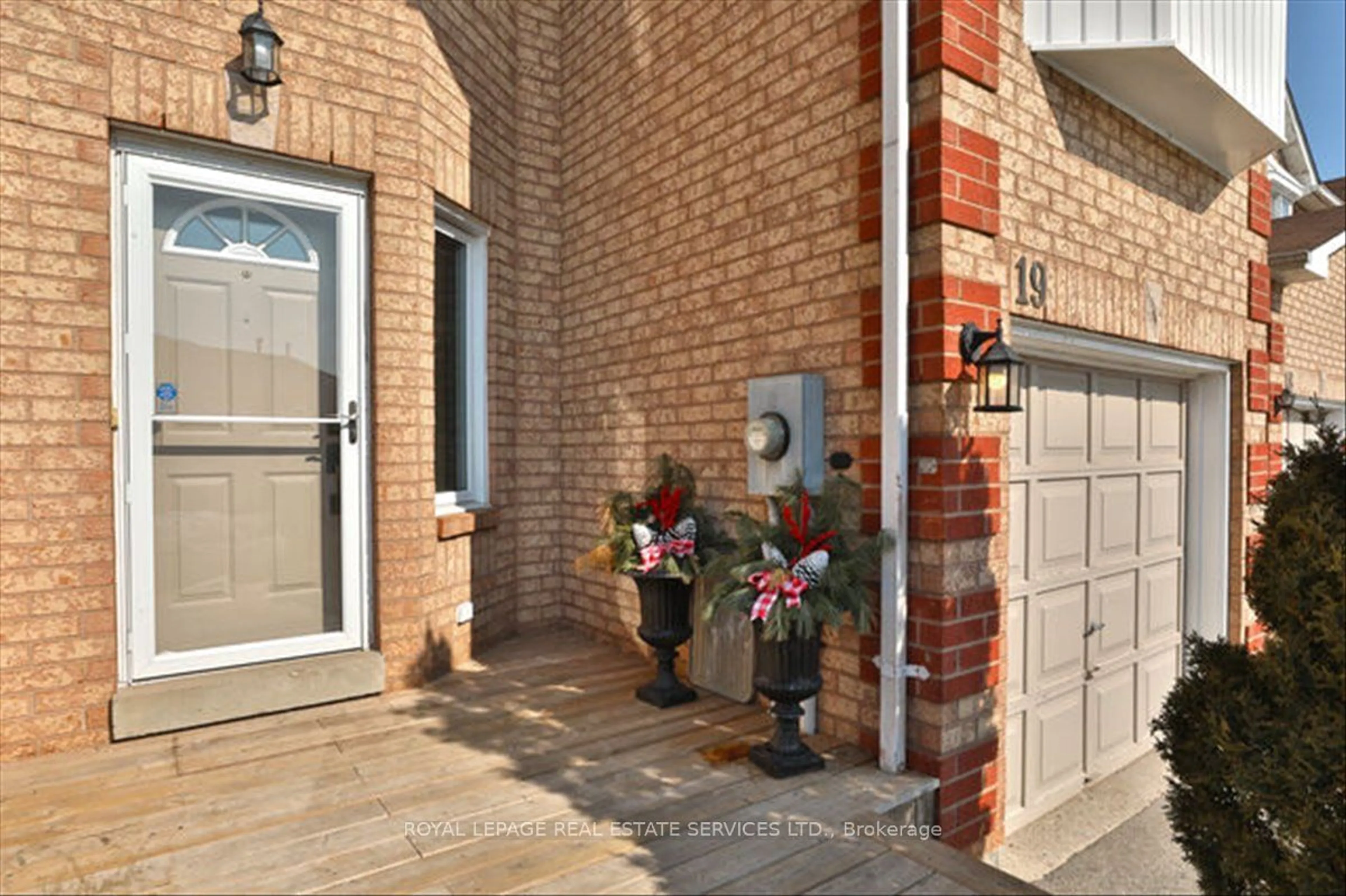 Home with brick exterior material, street for 2350 Grand Ravine Dr #19, Oakville Ontario L6H 6E2