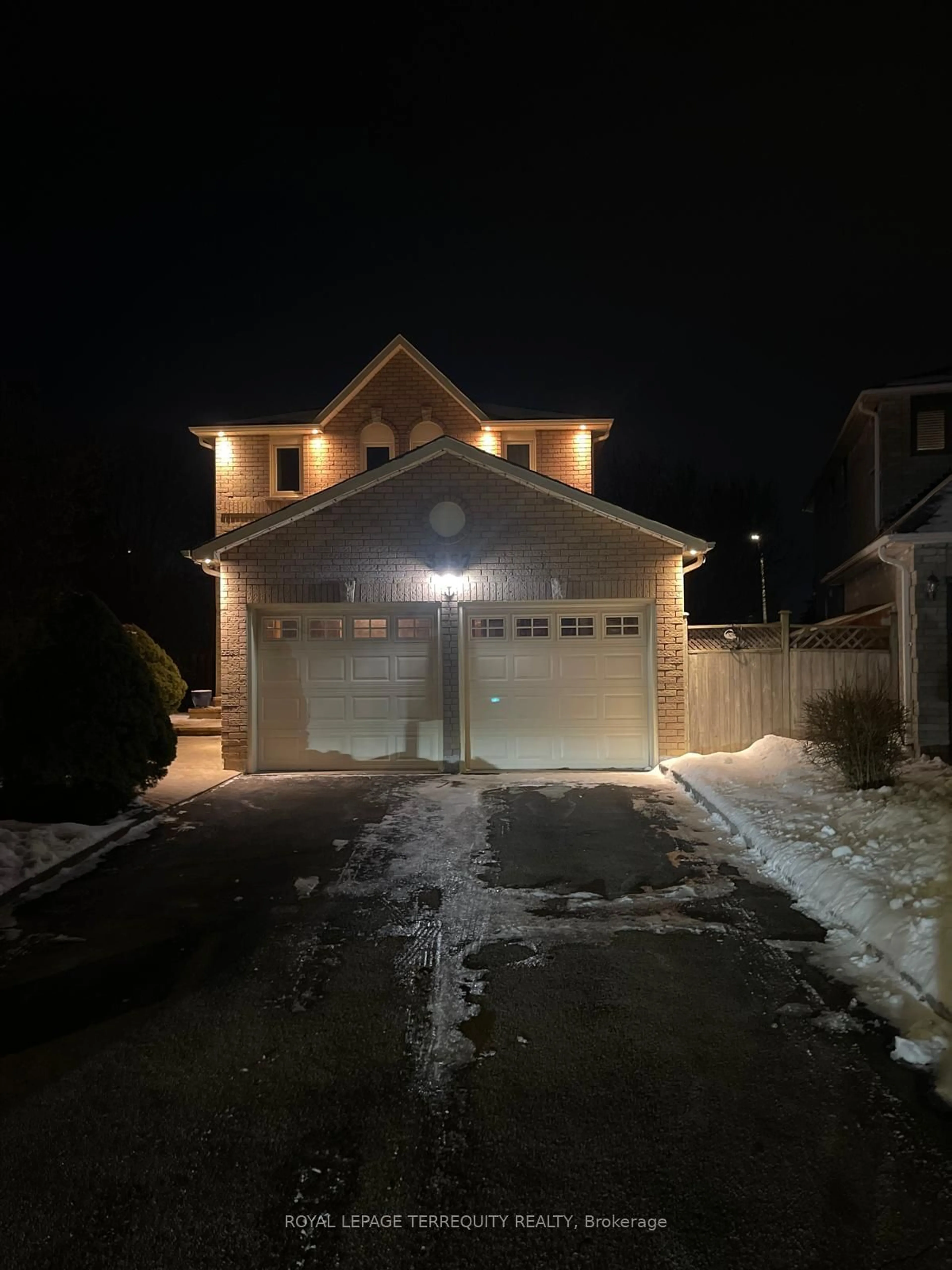 Indoor garage for 3457 Beau Rivage Cres, Mississauga Ontario L5L 5H5