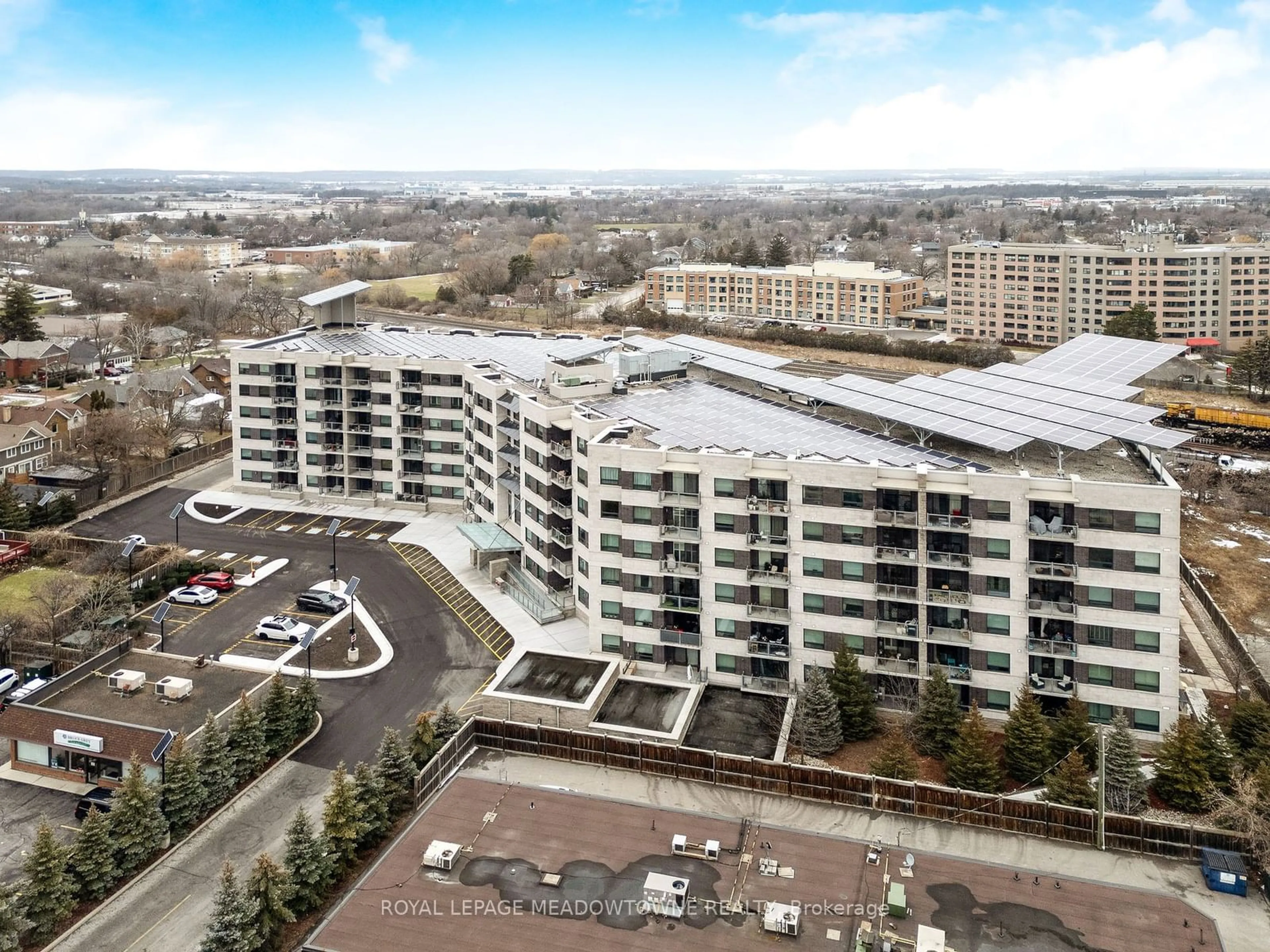 A pic from outside/outdoor area/front of a property/back of a property/a pic from drone, unknown for 383 Main St #618, Milton Ontario L9T 8K8