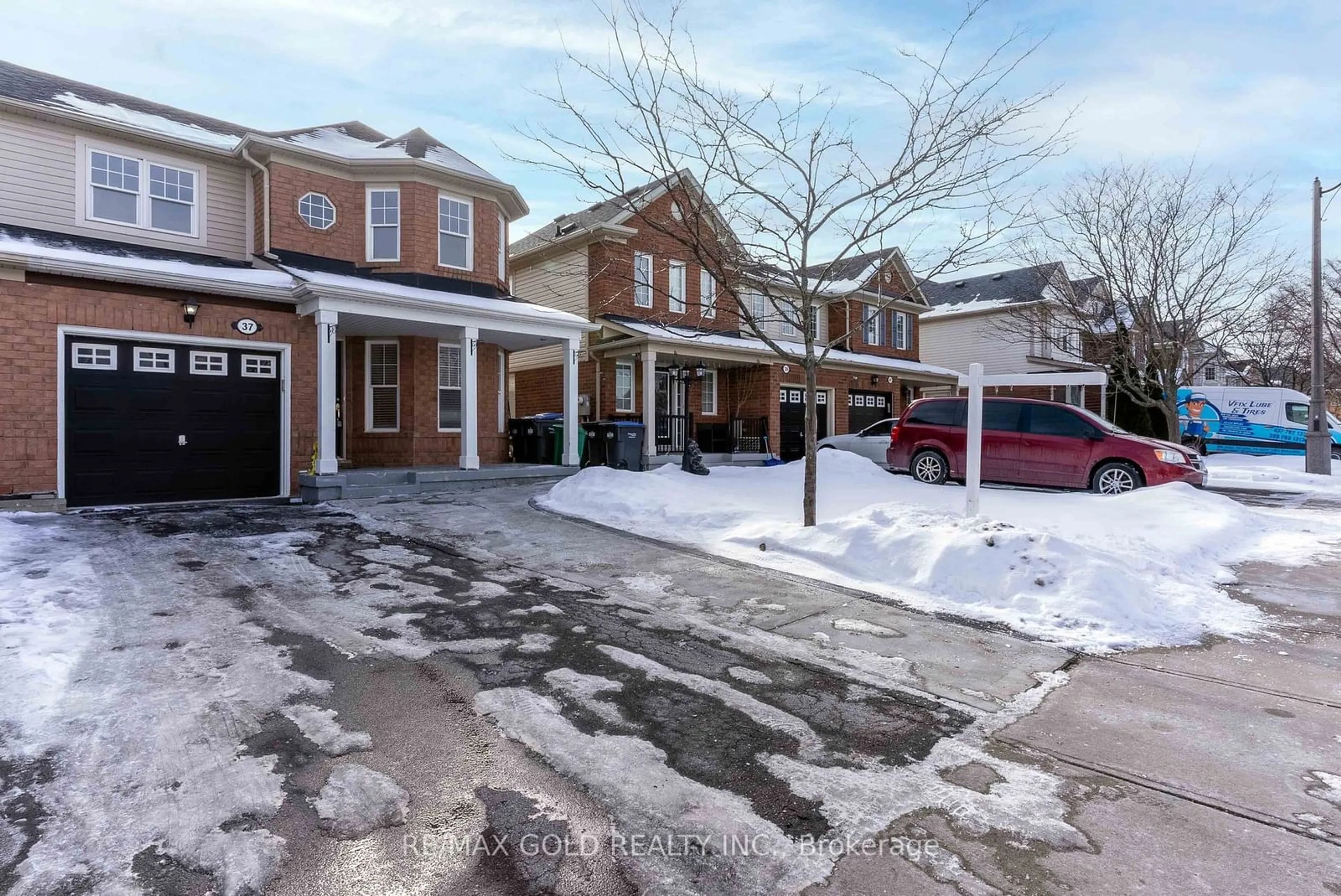 A pic from outside/outdoor area/front of a property/back of a property/a pic from drone, street for 37 Keats Terr, Brampton Ontario L7A 3N1