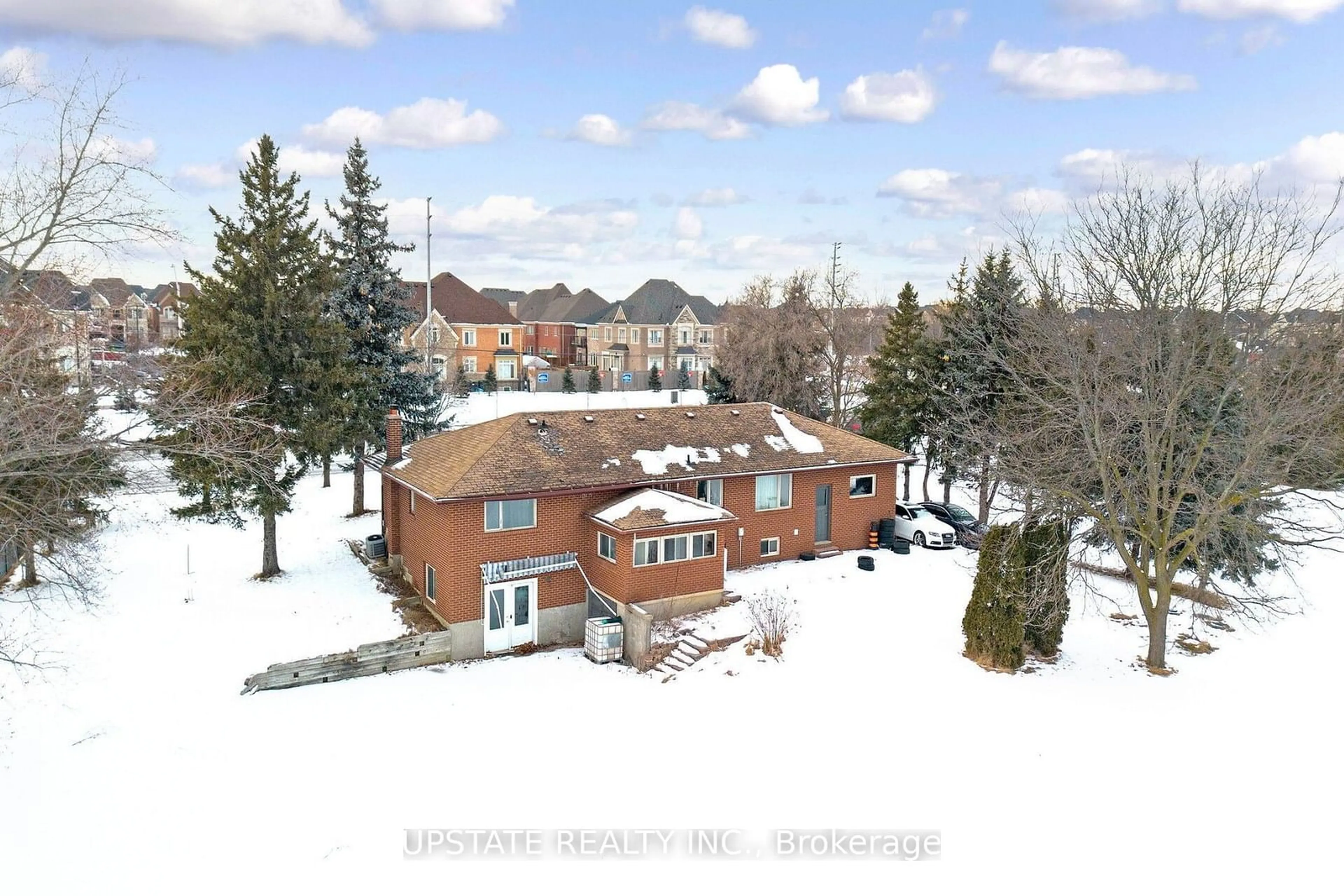 A pic from outside/outdoor area/front of a property/back of a property/a pic from drone, unknown for 3821 Countryside Dr, Brampton Ontario L6P 0T5