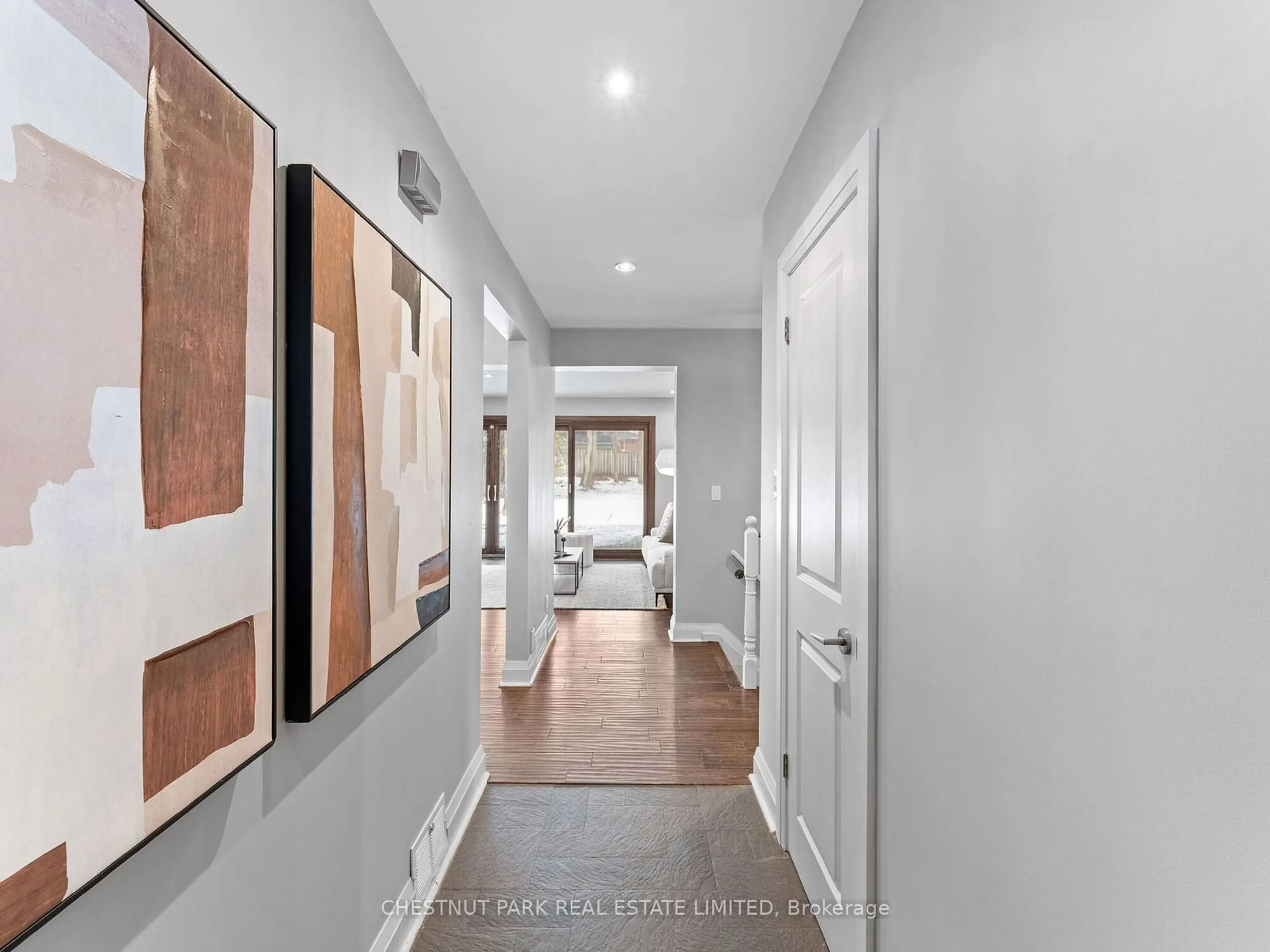 Indoor entryway for 18 Woodway Tr, Toronto Ontario M8Y 2B8