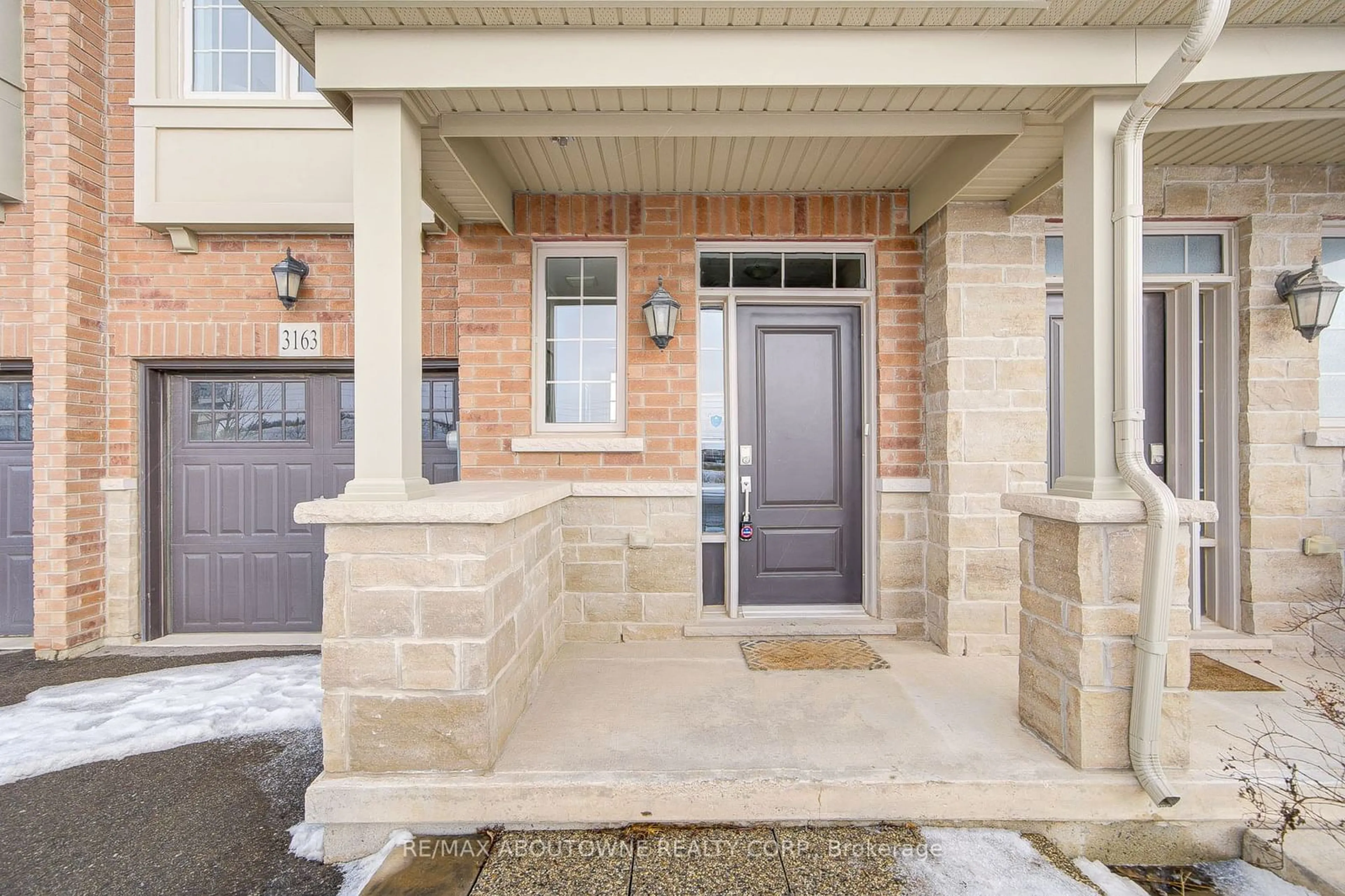 Indoor entryway for 3163 William Coltson Ave, Oakville Ontario L6H 7E3