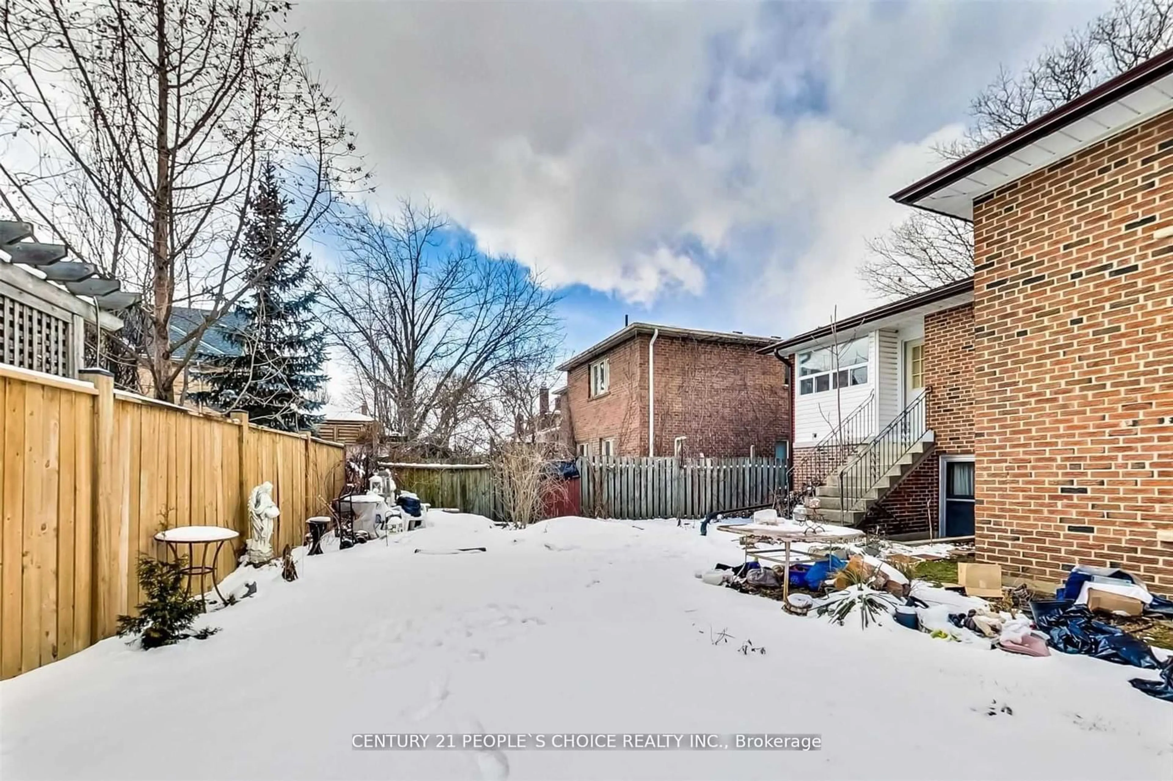 A pic from outside/outdoor area/front of a property/back of a property/a pic from drone, street for 7 Riverside Dr, Toronto Ontario M9L 1J1