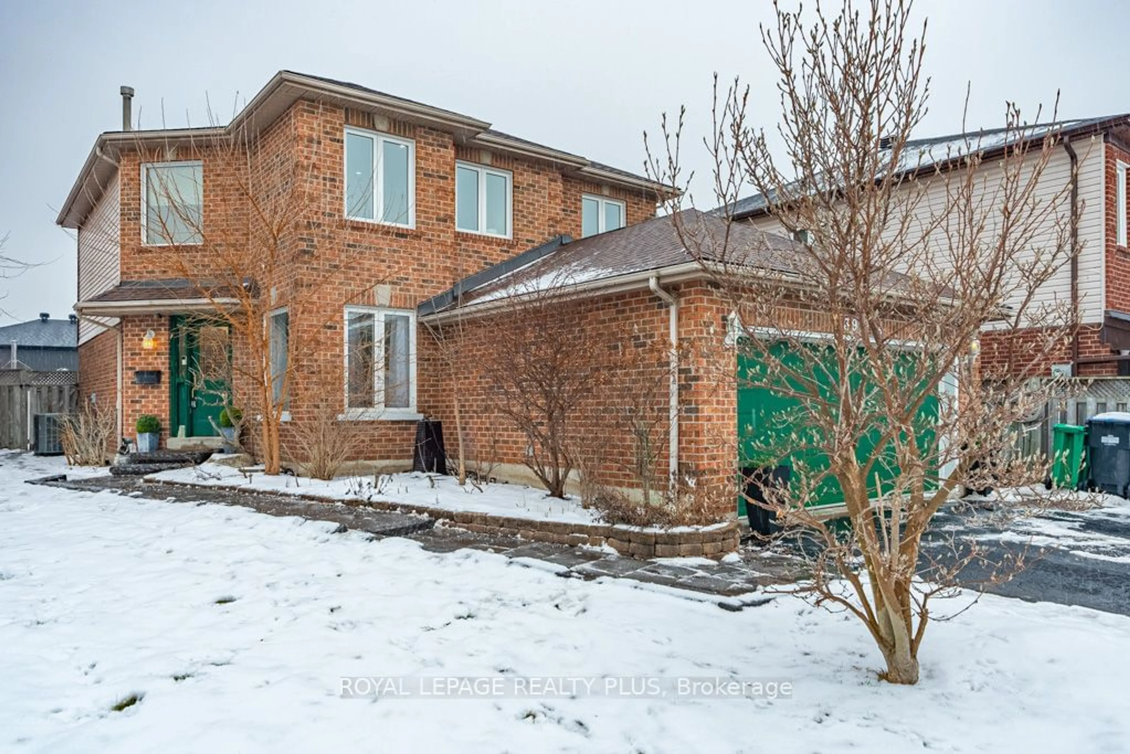 Home with brick exterior material, street for 3934 Renfrew Cres, Mississauga Ontario L5L 4J5