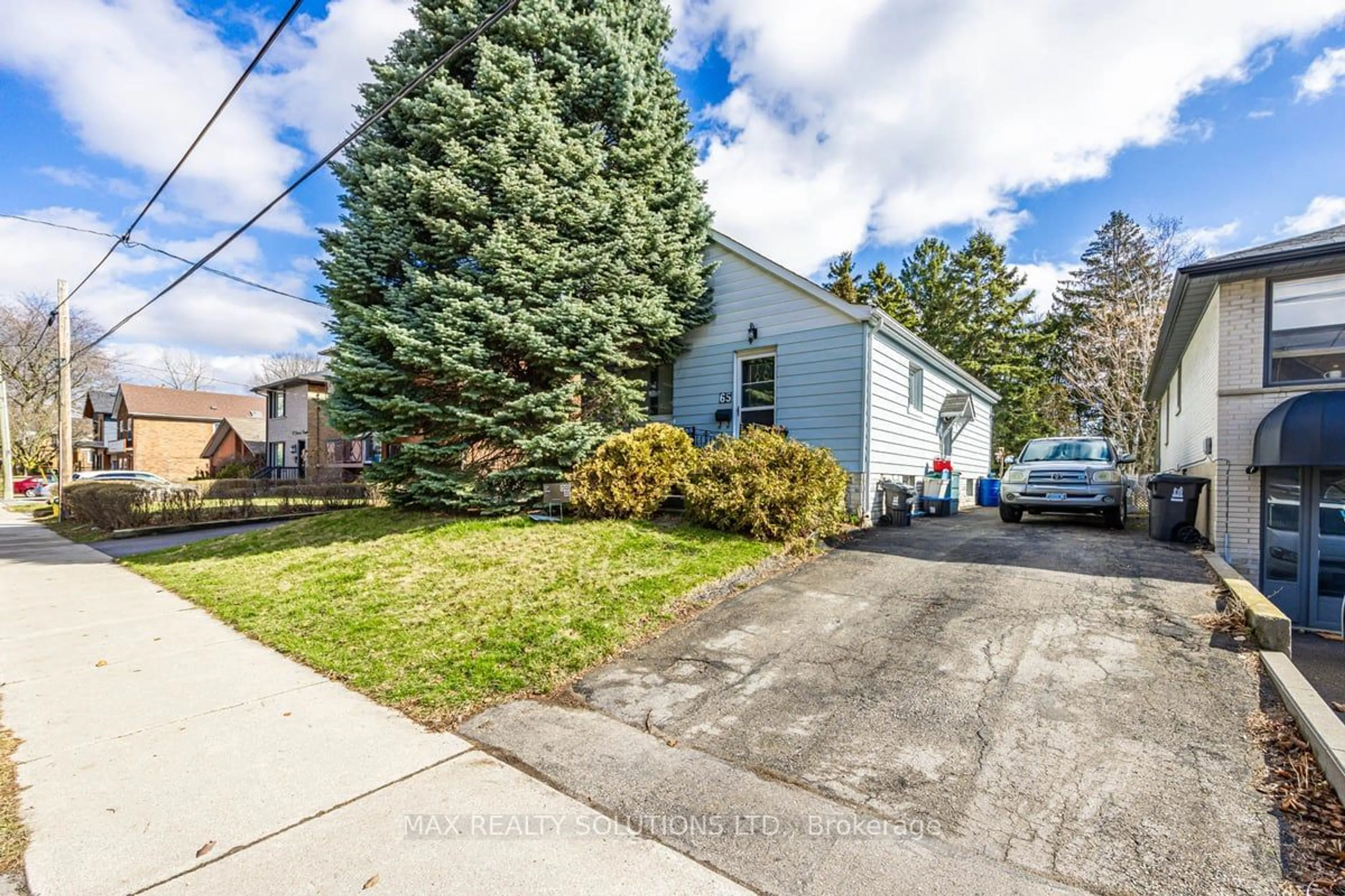 A pic from outside/outdoor area/front of a property/back of a property/a pic from drone, street for 65 Fortieth St, Toronto Ontario M8W 3M8