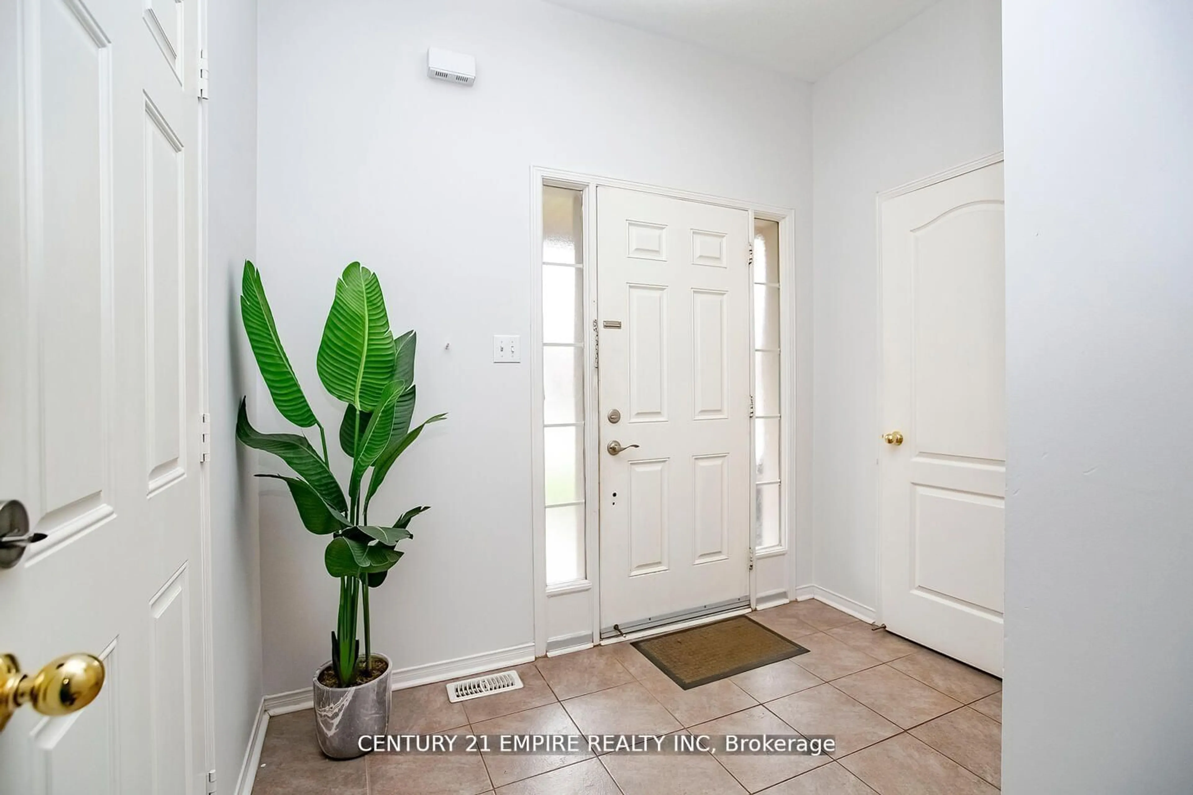 Indoor entryway for 83 Bushmill Circ, Brampton Ontario L7A 0K6