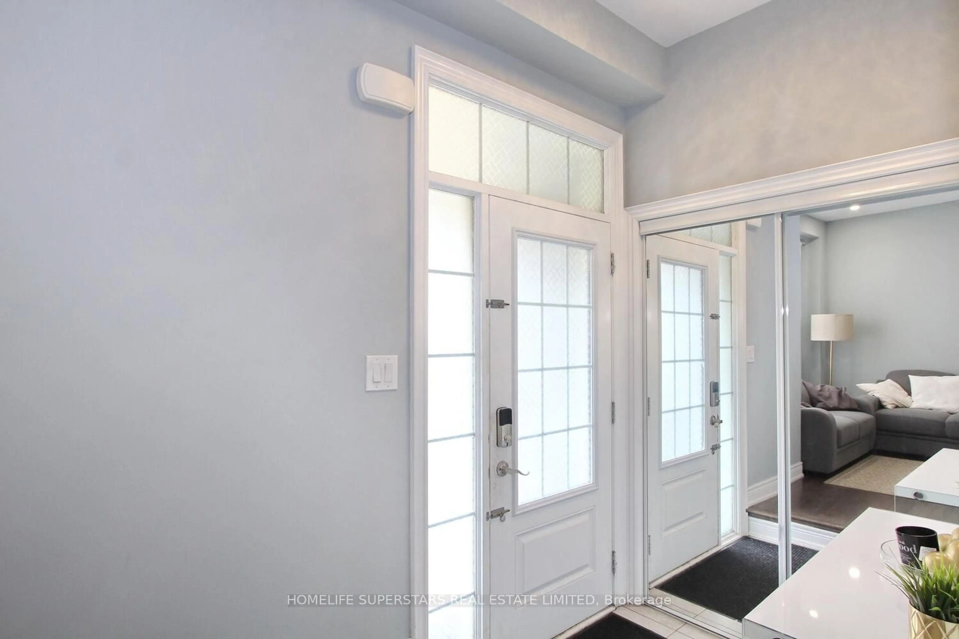 Indoor entryway for 36 Ledger Point Cres, Brampton Ontario L6R 3W3