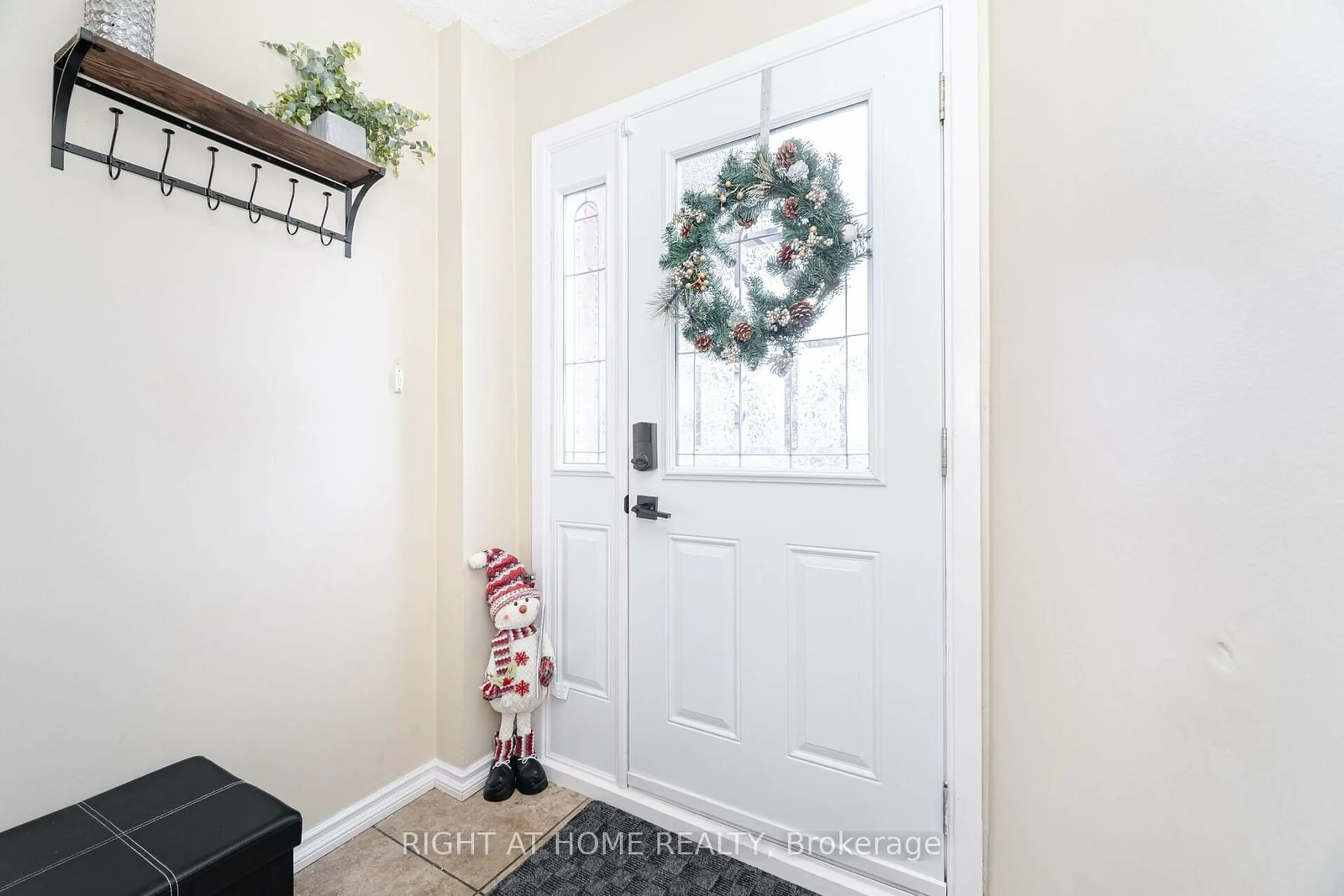 Indoor entryway for 71 Collins Cres, Brampton Ontario L6V 3N1