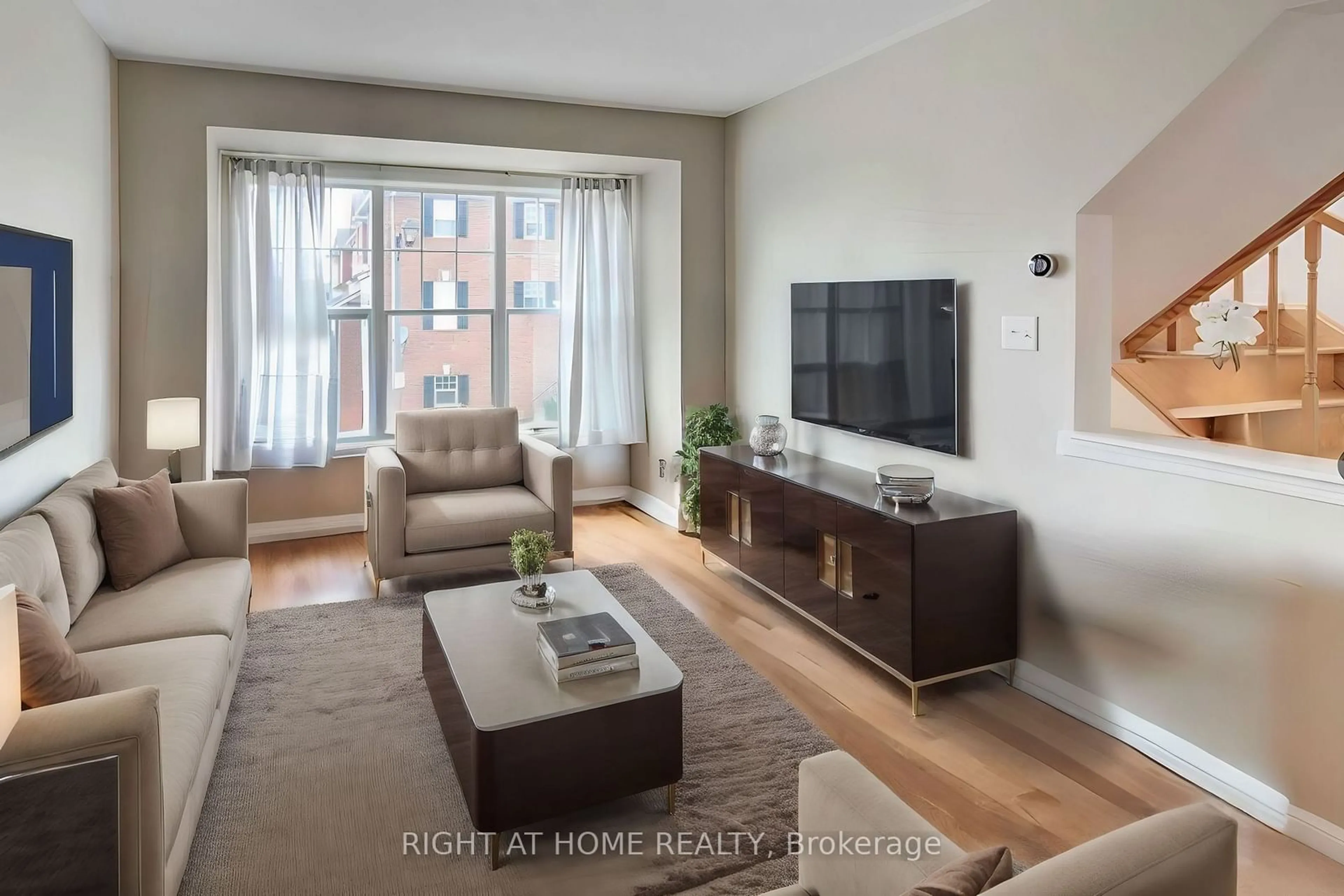 Living room with furniture, wood/laminate floor for 2872 Garnethill Way, Oakville Ontario L6M 5E8