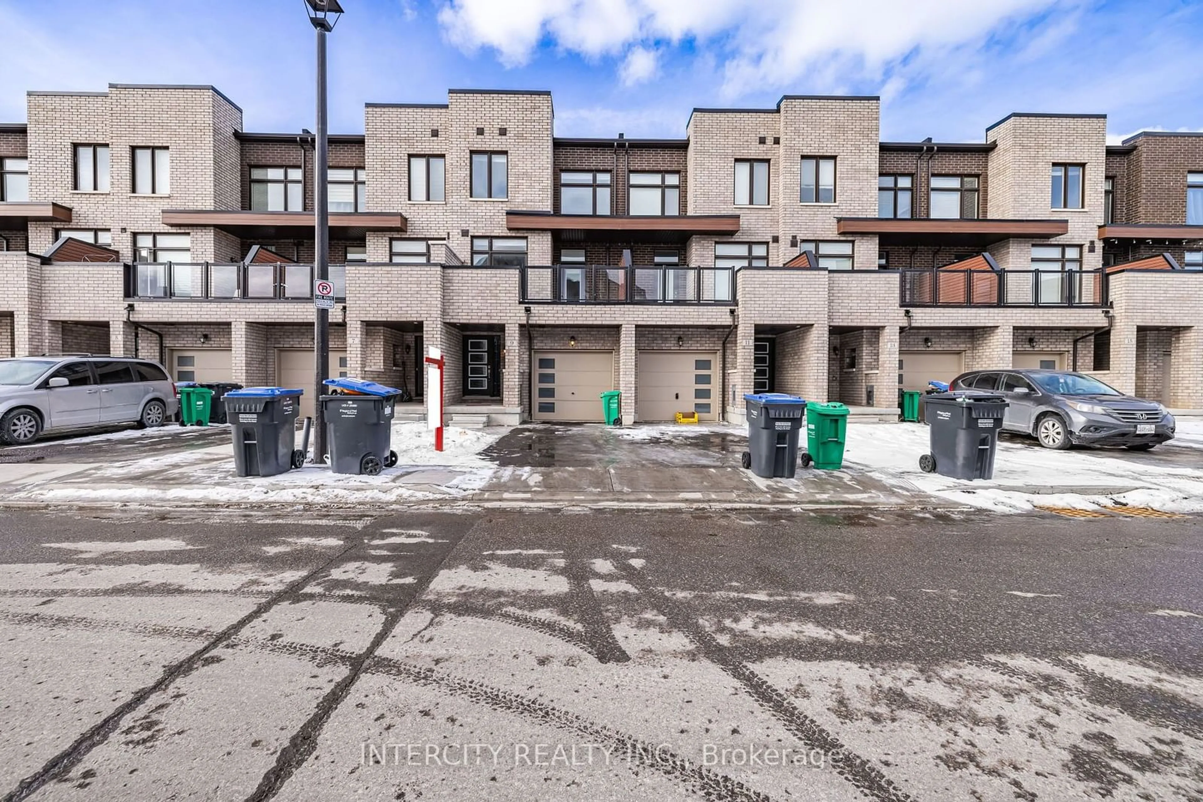 A pic from outside/outdoor area/front of a property/back of a property/a pic from drone, street for 9 Queenpost Dr, Brampton Ontario L6Y 6L2